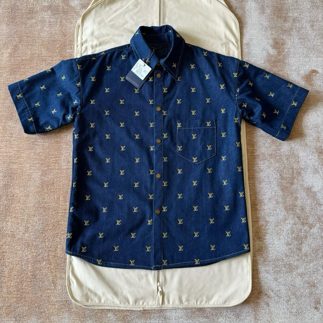 ÁO SƠ MI LOUIS VUITTON LV SIGNATURE GOLD MONOGRAM BLASON JACKET (BLUE DENIM)