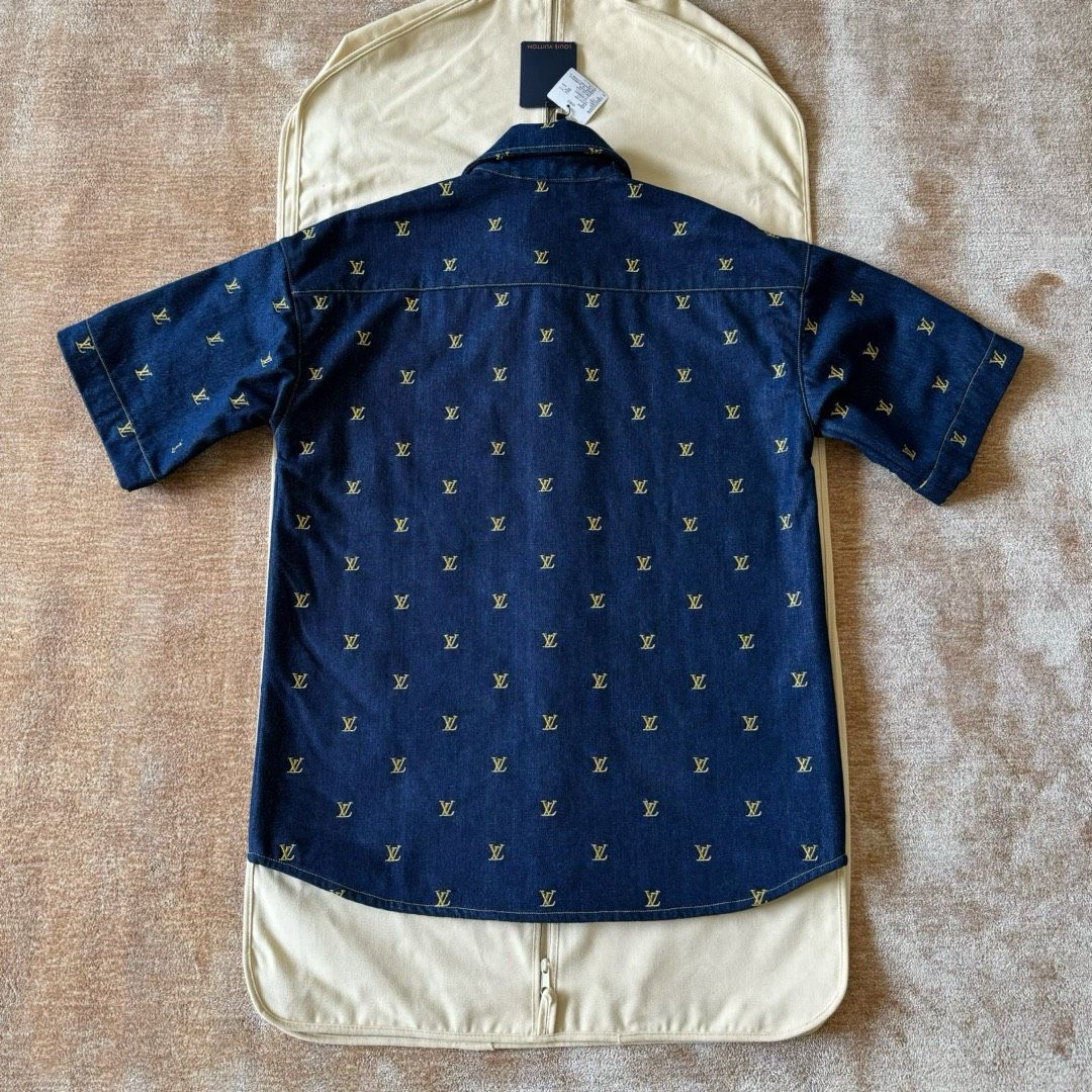 ÁO SƠ MI LOUIS VUITTON LV SIGNATURE GOLD MONOGRAM BLASON JACKET (BLUE DENIM)