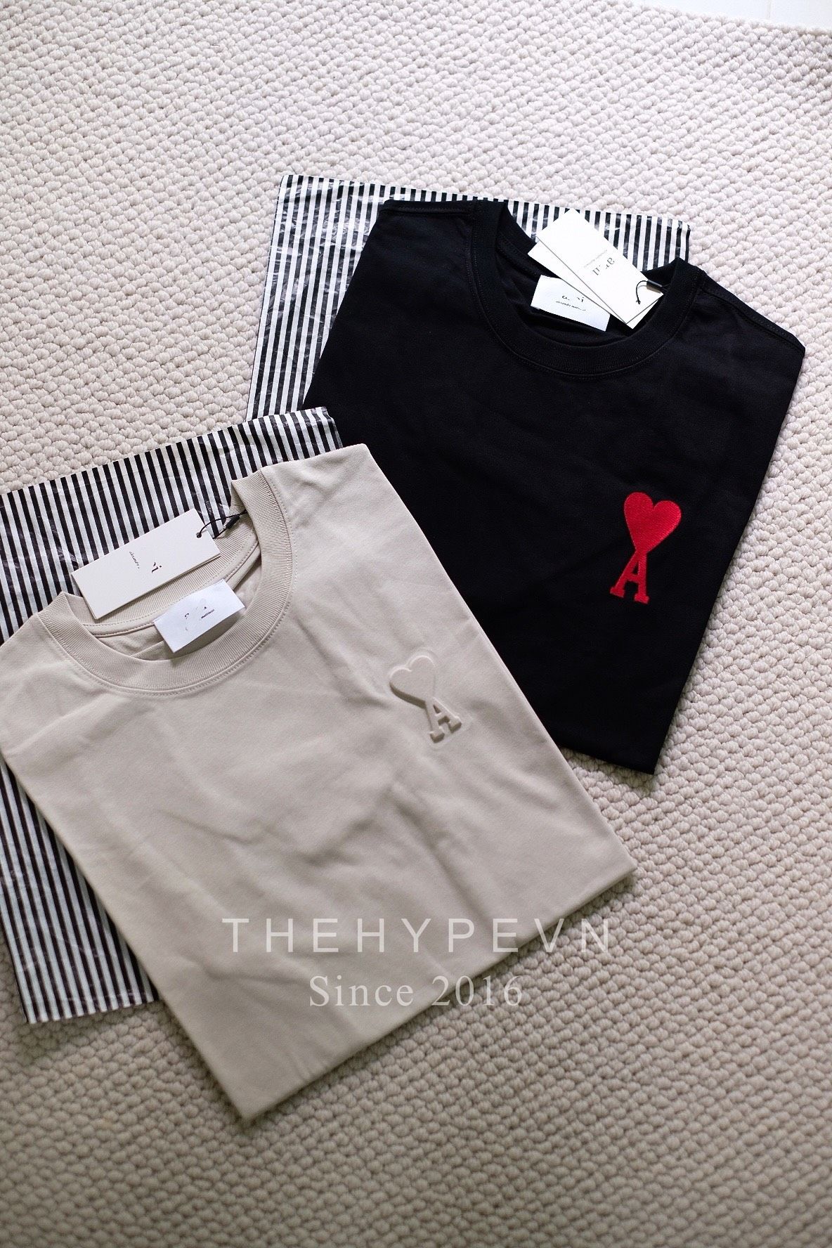 ÁO PHÔNG AMI PARIS EMBOSSED HEART LOGO TEE (CHALK)