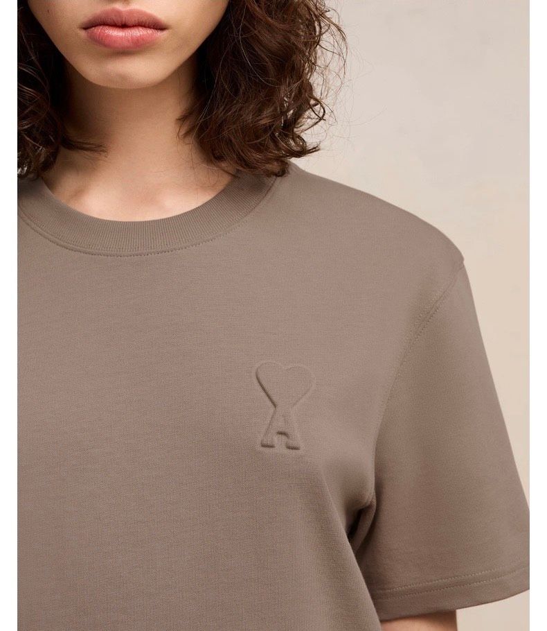 ÁO PHÔNG AMI PARIS EMBOSSED HEART LOGO TEE (LIGHT TAUPE)