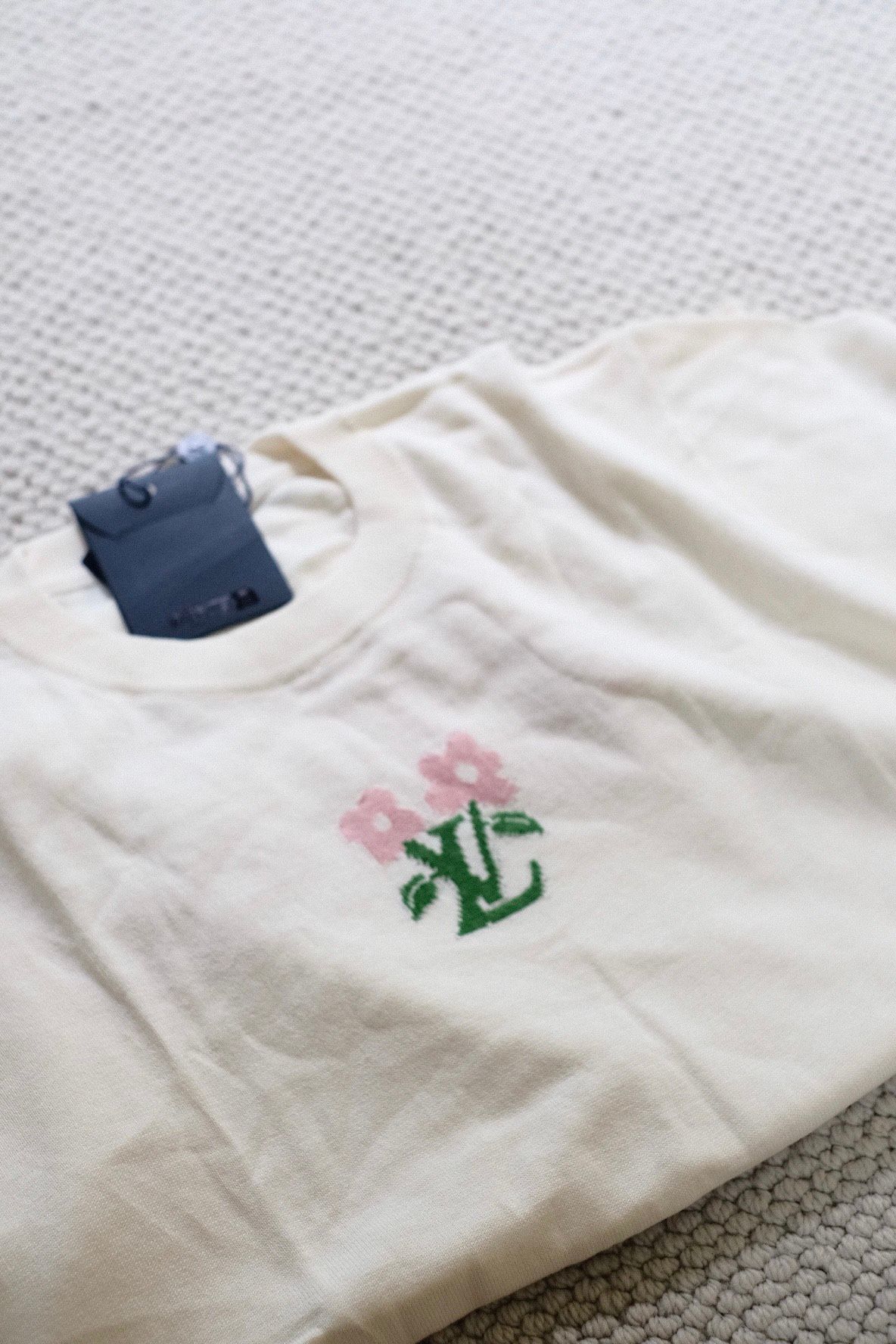 Áo Thun Louis Vuitton LV Flower Tyler (Egg Shell)