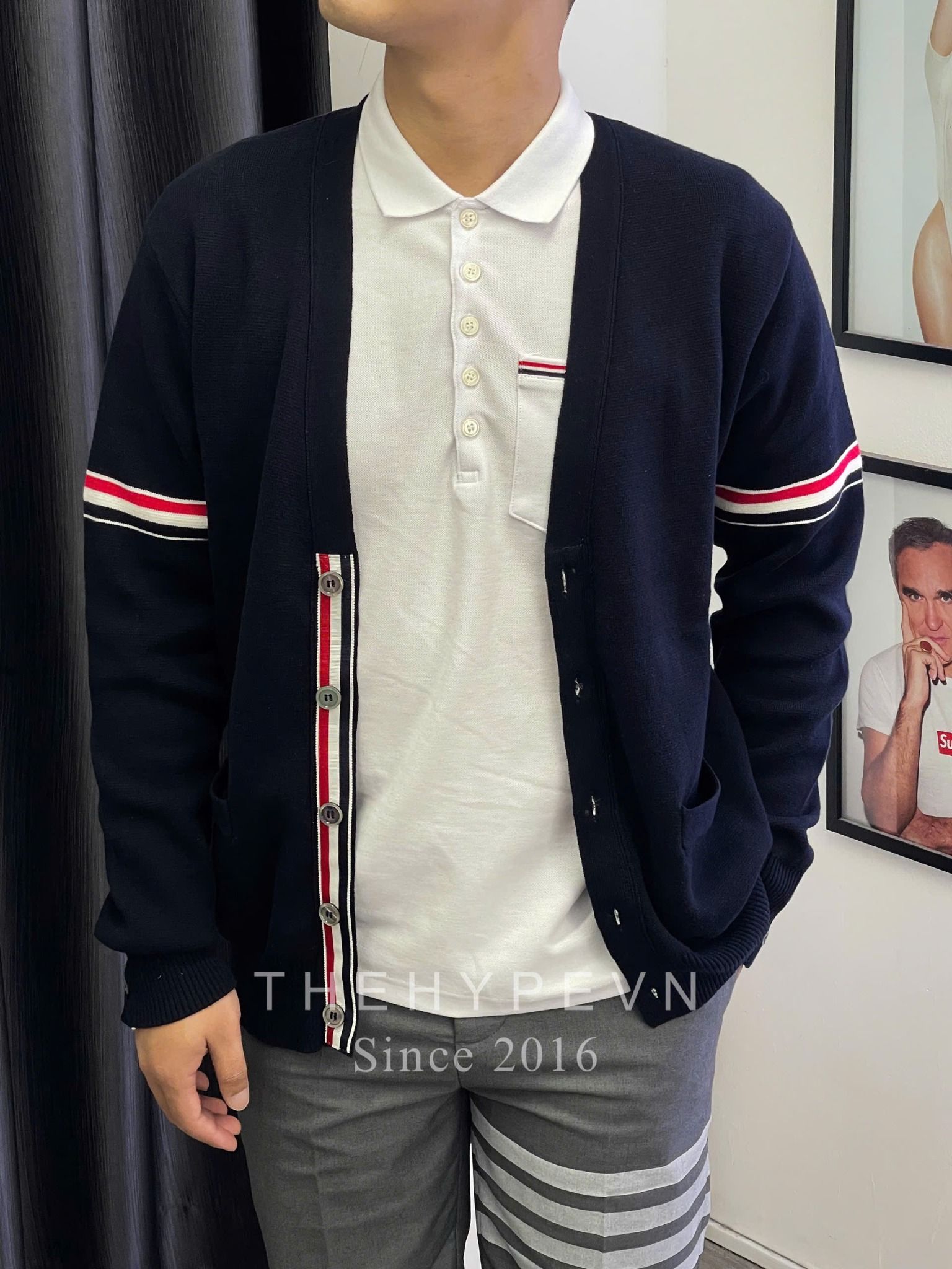 ÁO CARDIGAN THOM BROWNE TB MILANO GROSGRAIN V-NECK (NAVY)