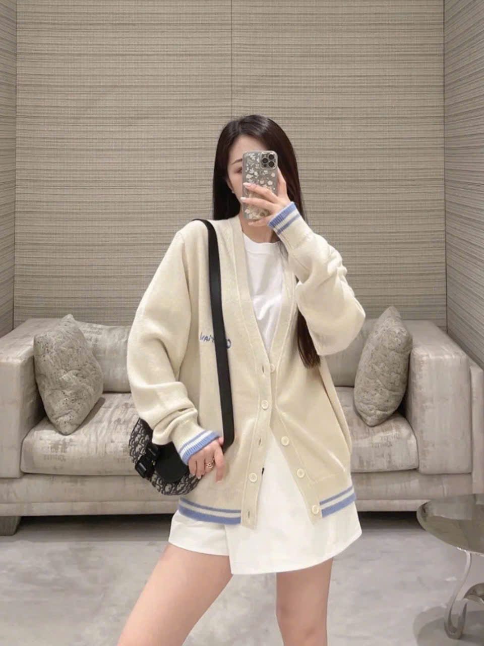 ÁO KHOÁC CARDIGAN DIOR EMBROIDERY TAG KNIT (CREAM)