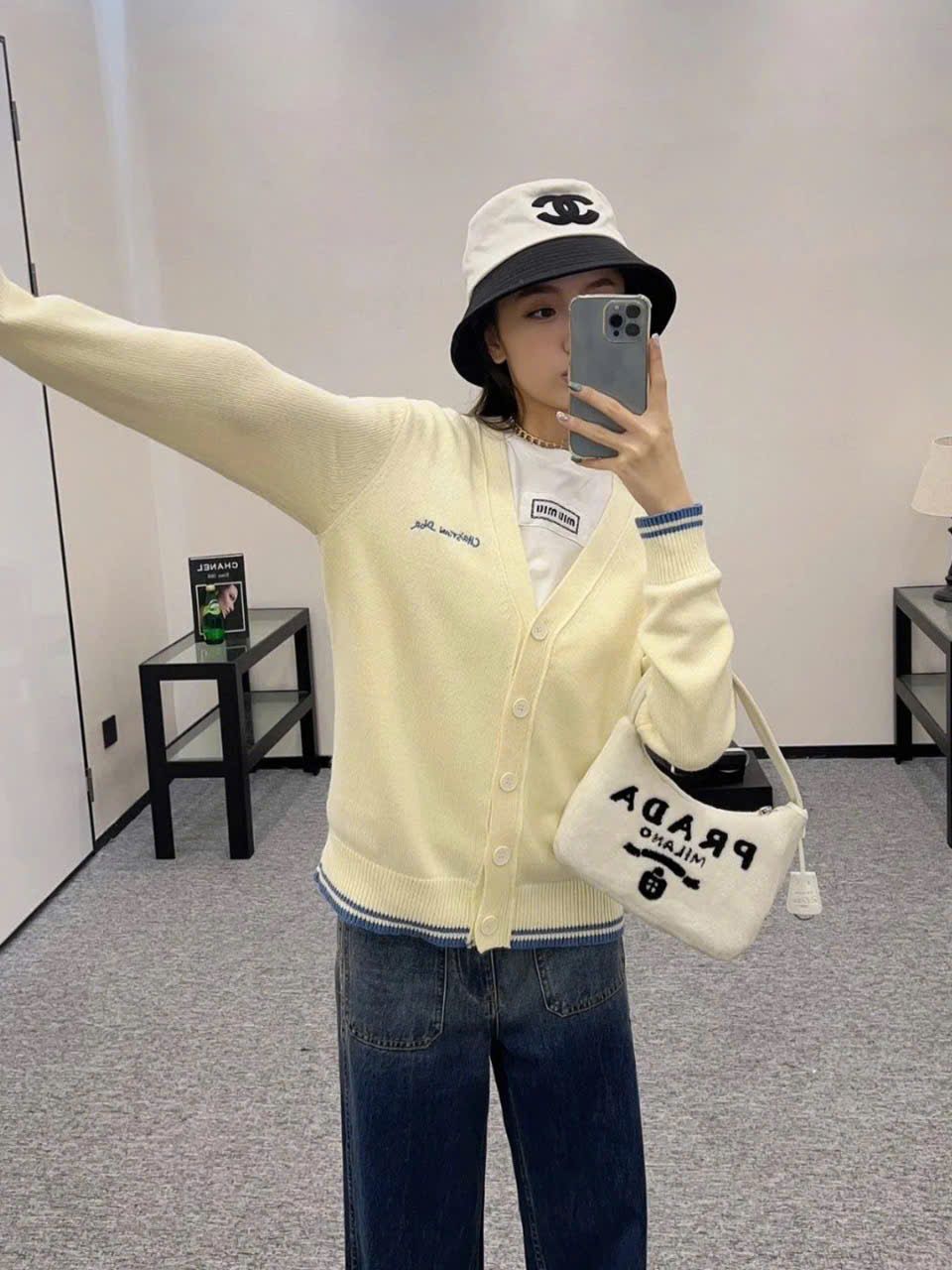 ÁO KHOÁC CARDIGAN DIOR EMBROIDERY TAG KNIT (CREAM)