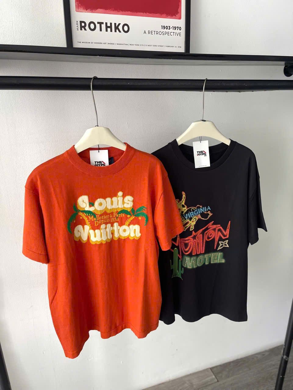 ÁO THUN LOUIS VUITTON LV PARIS VIRGINIA (BLACK)