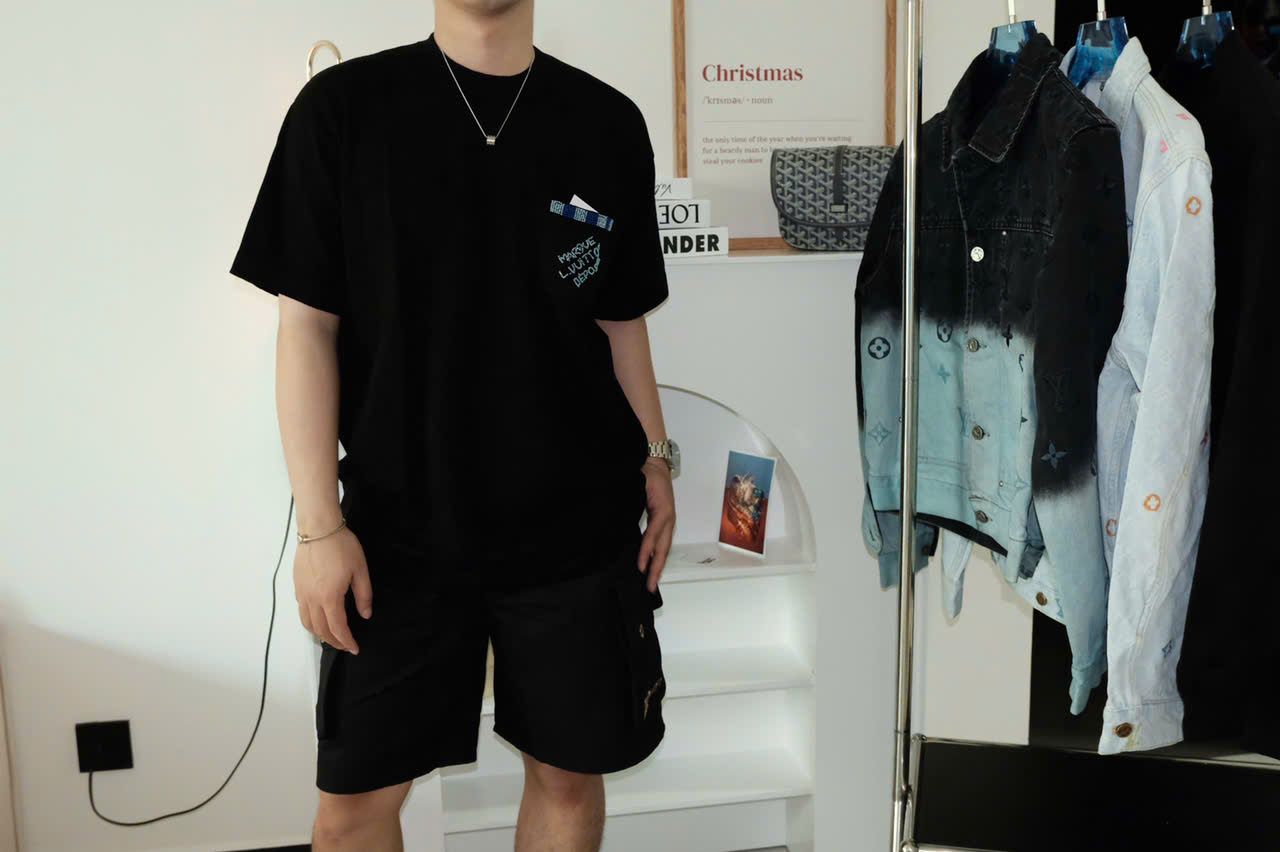 ÁO THUN LOUIS VUITTON LV EMBELLISHED (BLACK)