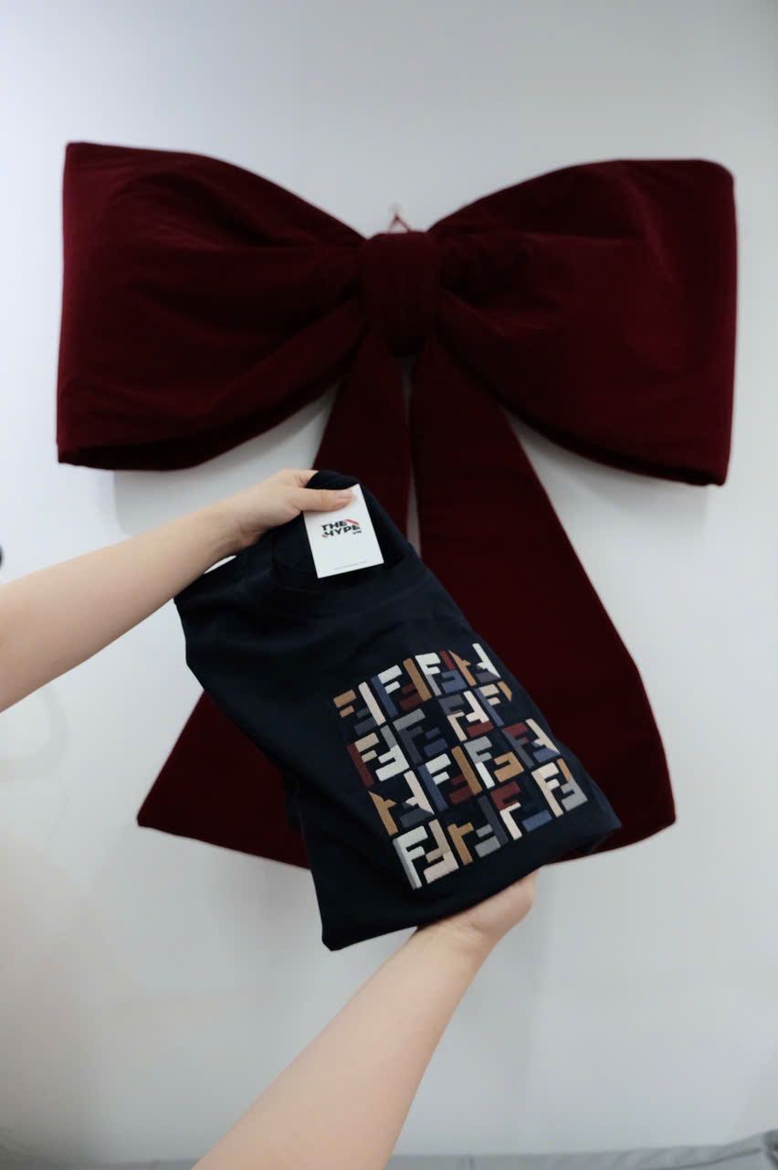 ÁO THUN FENDI CHINESE VALENTINE (BLACK)