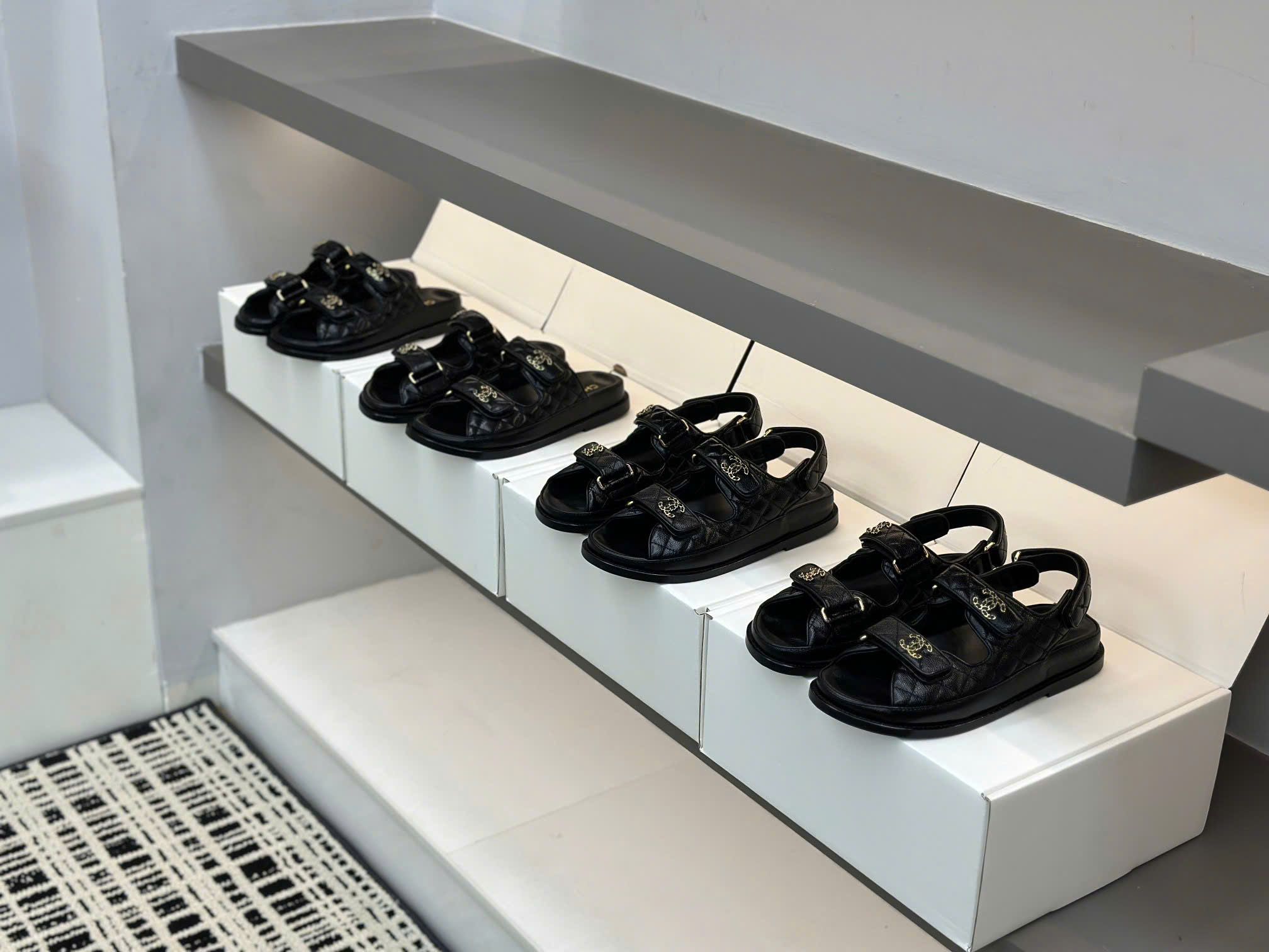 DÉP SANDAL CHANEL DAD LEATHER (BLACK)