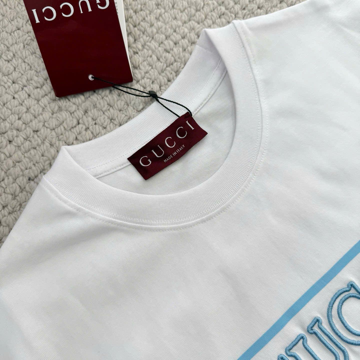 ÁO THUN GUCCI GC LOGO SS25 BLUE (WHITE)