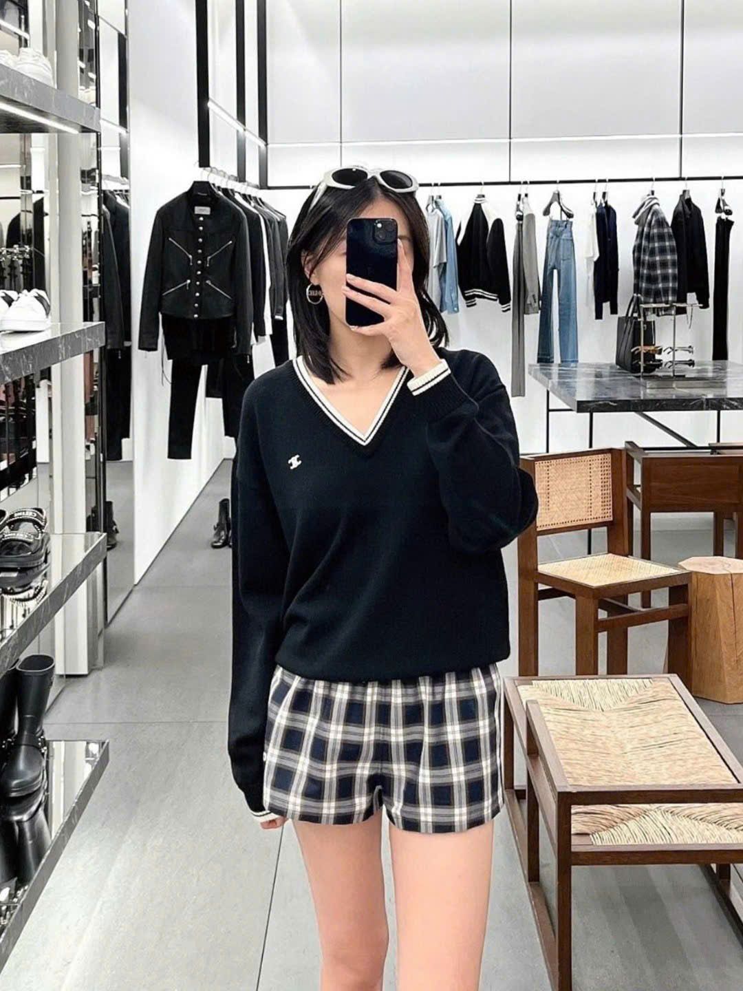 ÁO SWEATER CELINE TRIOMPHE V NECK WOOL (BLACK)