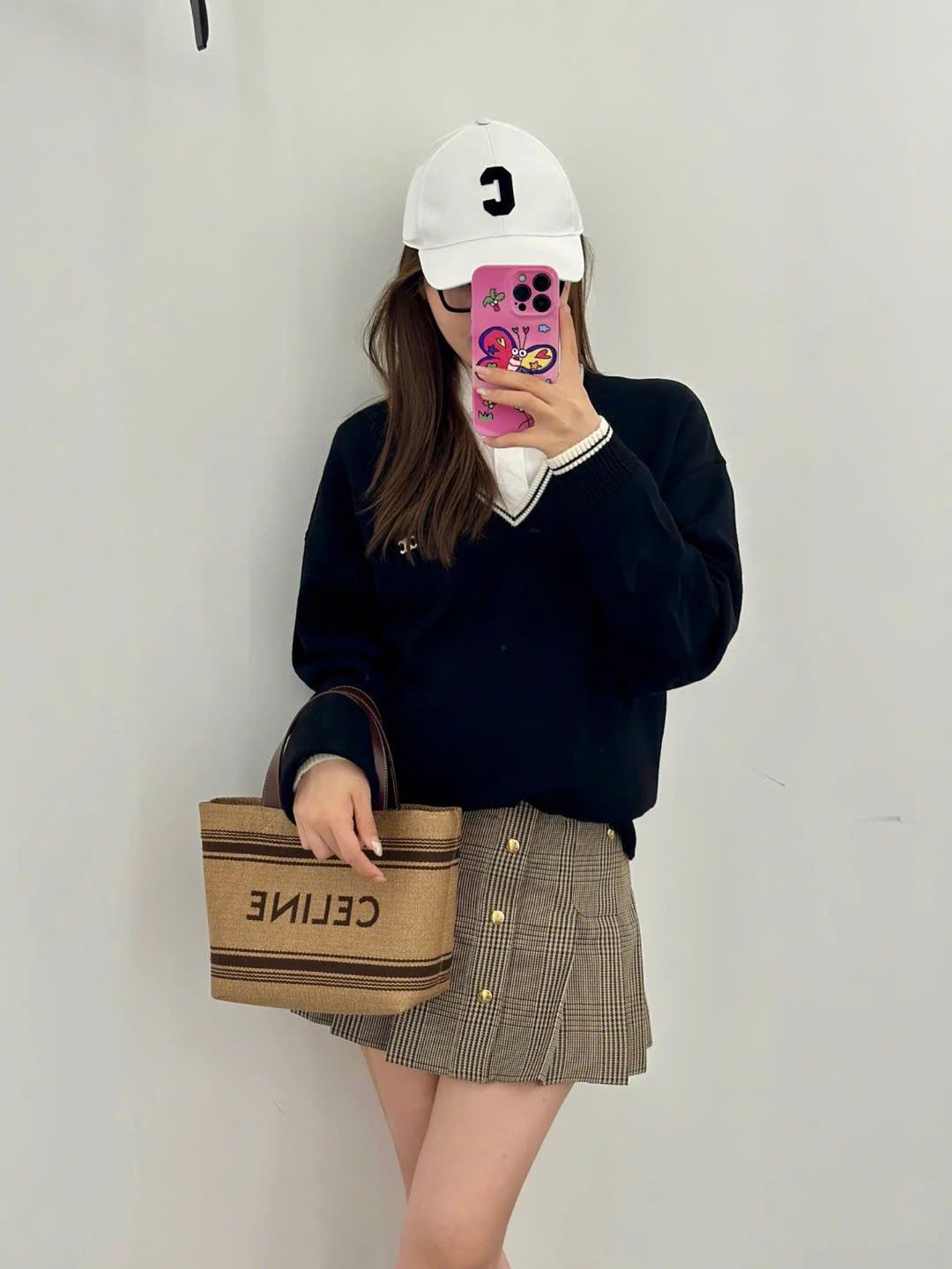 ÁO SWEATER CELINE TRIOMPHE V NECK WOOL (BLACK)