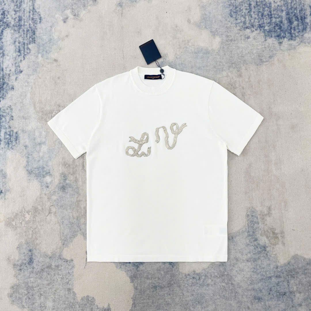 ÁO THUN LOUIS VUITTON LV EMBELLISHED SNAKE RIBBON (CREAM)