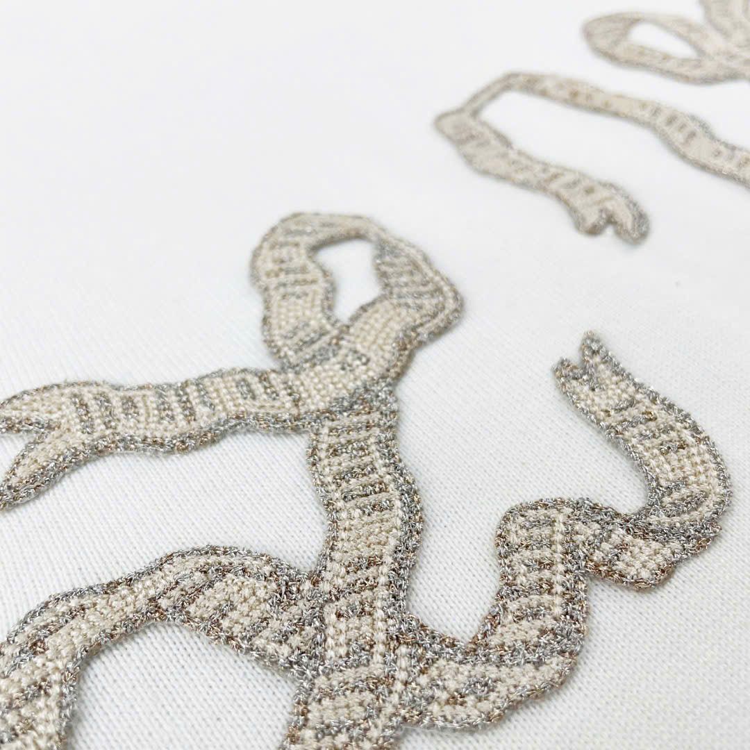ÁO THUN LOUIS VUITTON LV EMBELLISHED SNAKE RIBBON (CREAM)