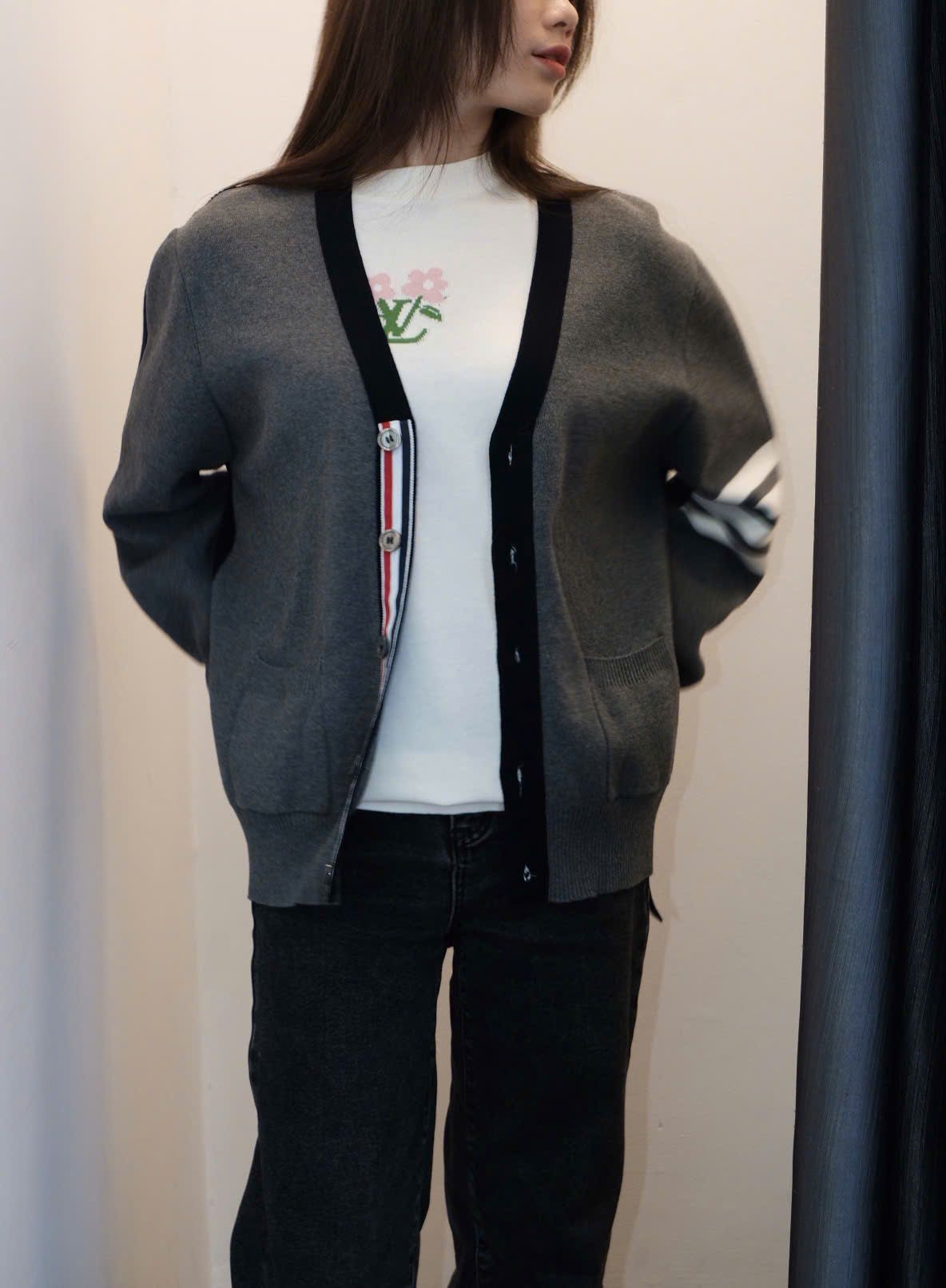 ÁO CARDIGAN THOM BROWNE TB 2 IN 1 HALF (GRAY BLACK)