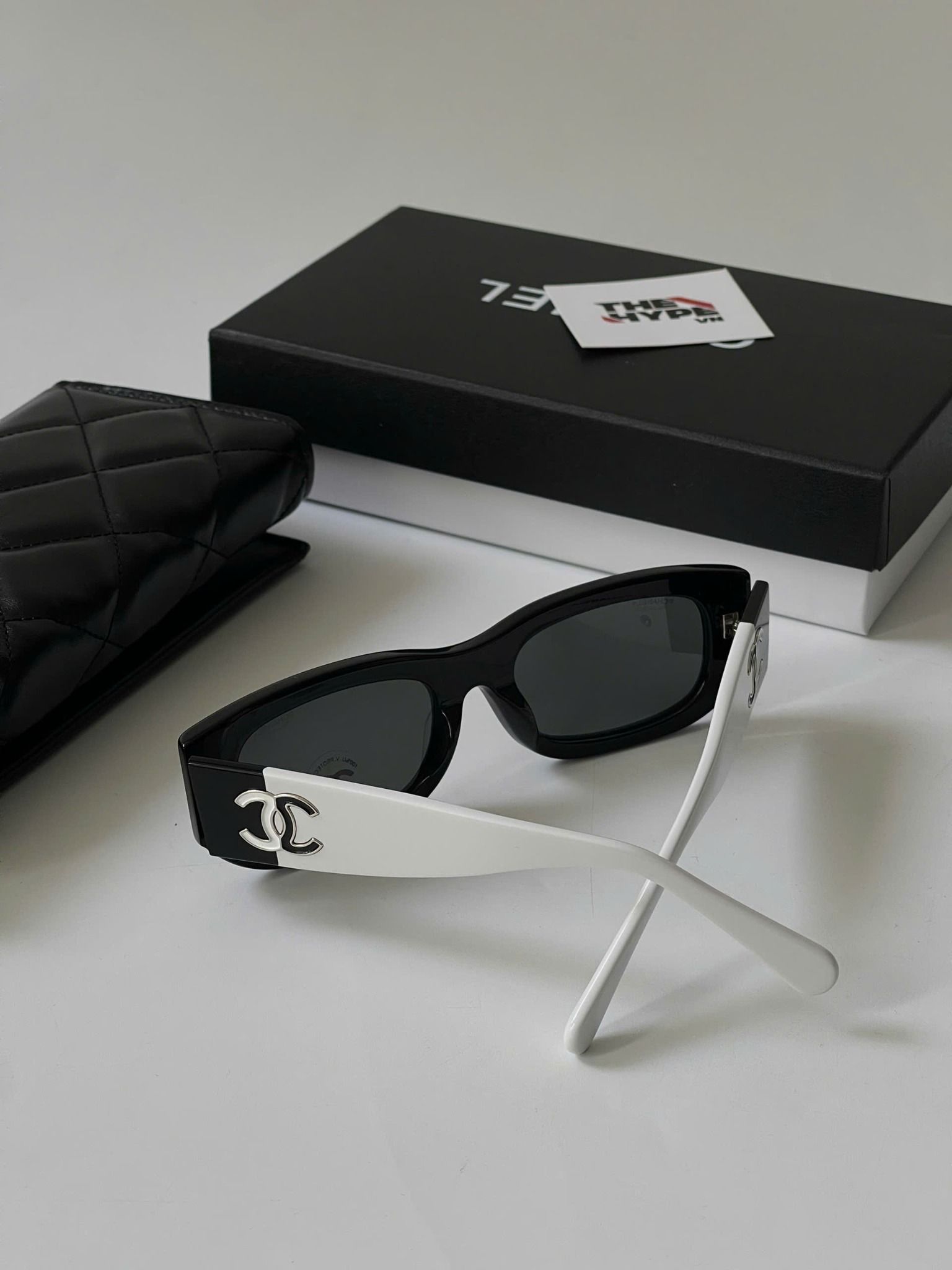 KÍNH CHANEL RECTANGLE POLARIZED S5628 BLACK WHITE