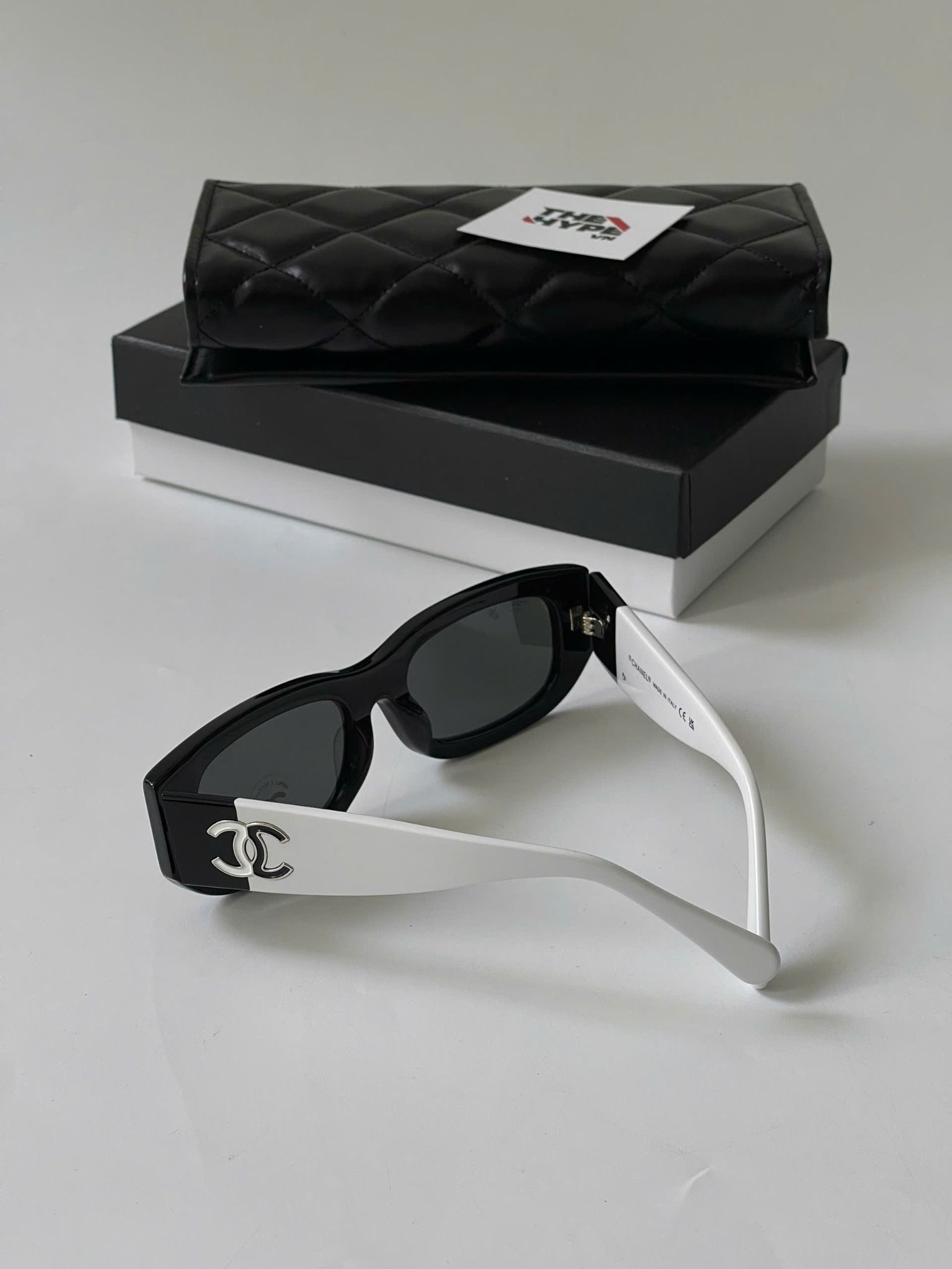 KÍNH CHANEL RECTANGLE POLARIZED S5628 BLACK WHITE