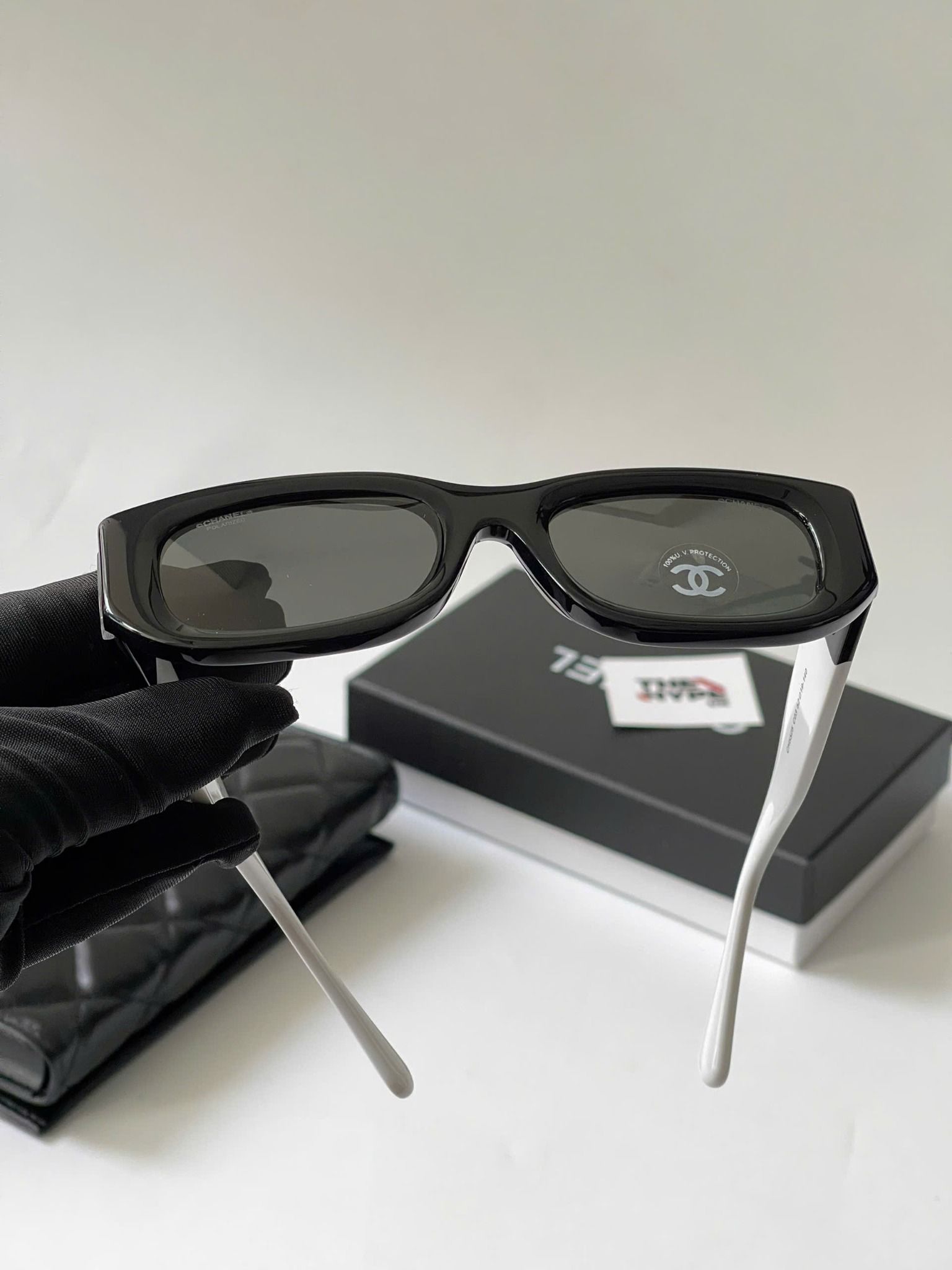 KÍNH CHANEL RECTANGLE POLARIZED S5628 BLACK WHITE