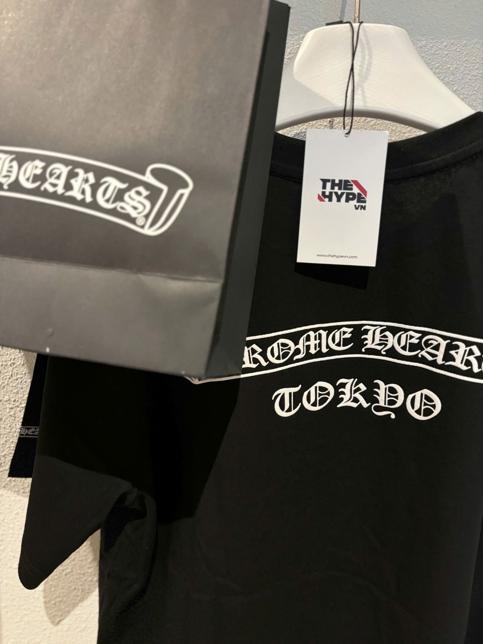 ÁO THUN CHROME HEARTS CH TOKYO VERTICAL LOGO (BLACK)