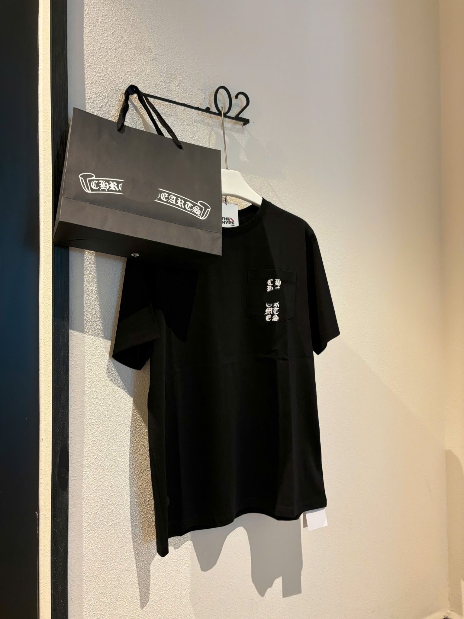 ÁO THUN CHROME HEARTS CH TOKYO VERTICAL LOGO (BLACK)