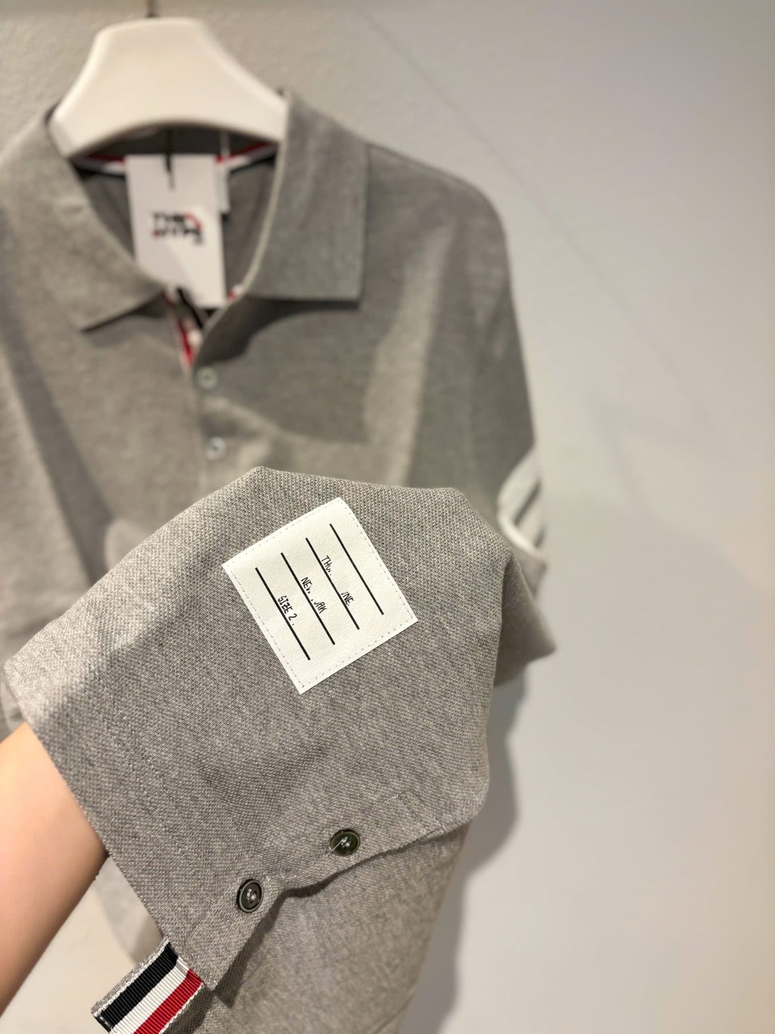 ÁO POLO THOM BROWNE 4 BAR STRIPE (GREY)