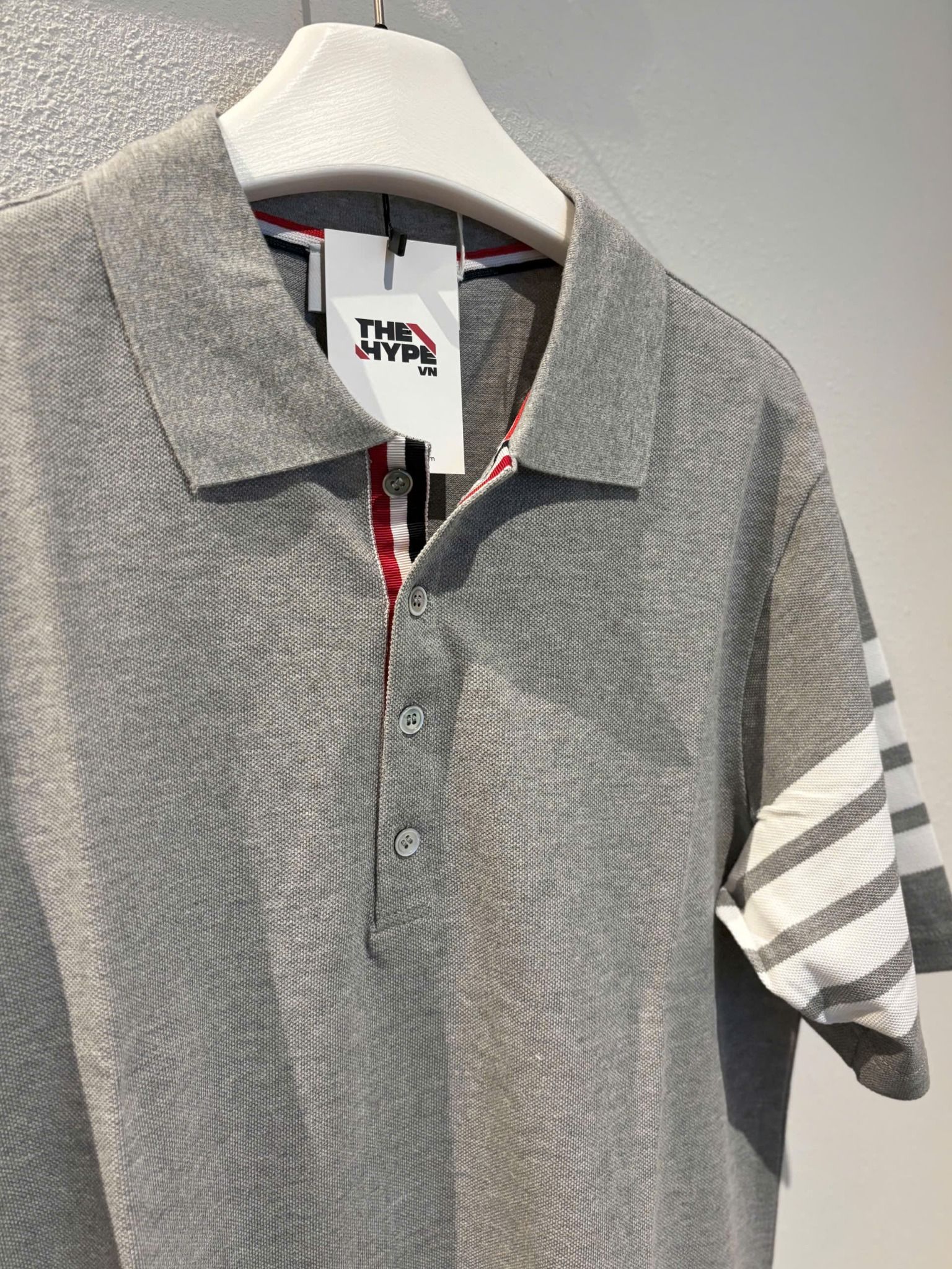 ÁO POLO THOM BROWNE 4 BAR STRIPE (GREY)