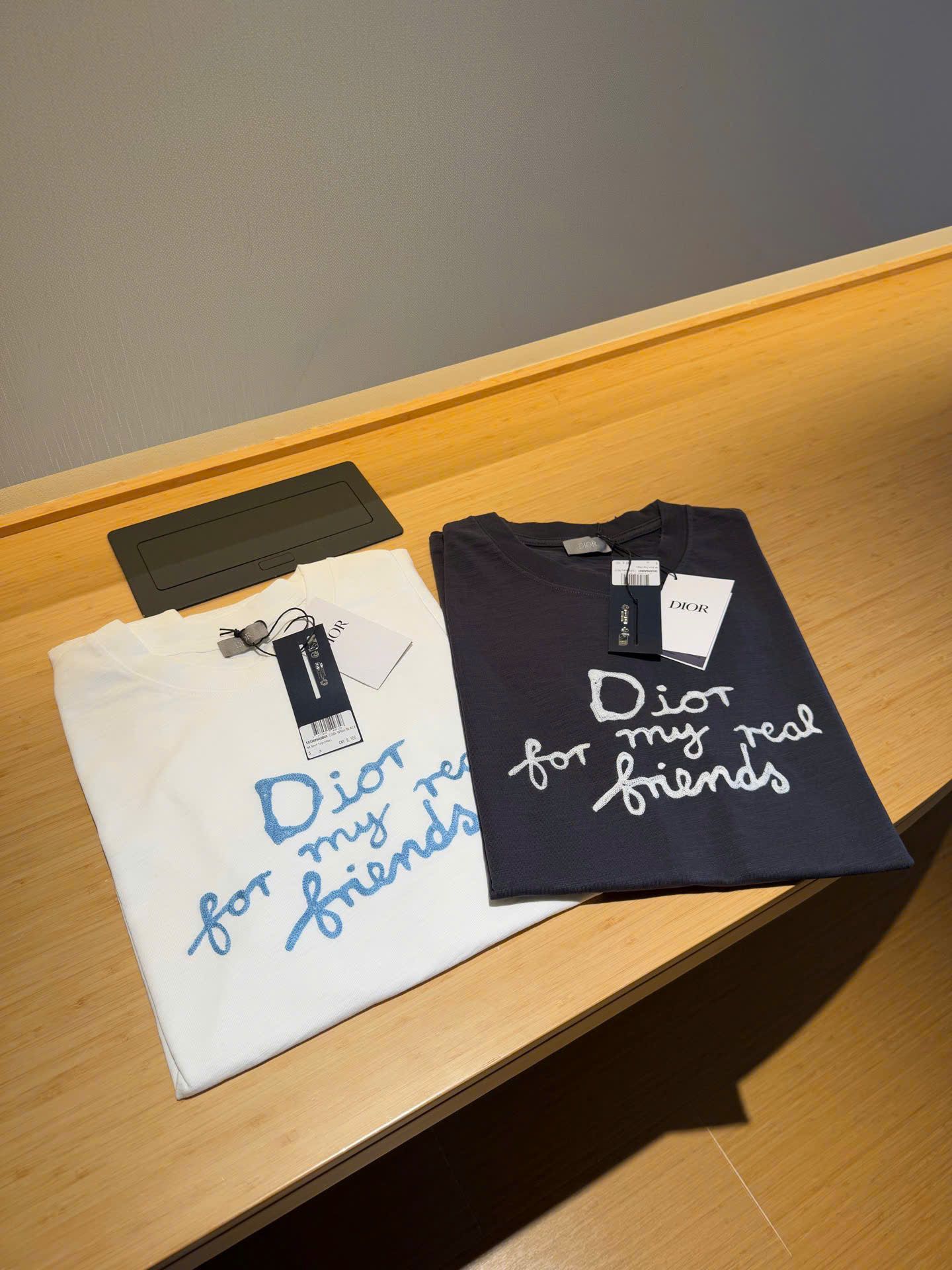 ÁO THUN DIOR FRIEND HYLTON NEL (WHITE)