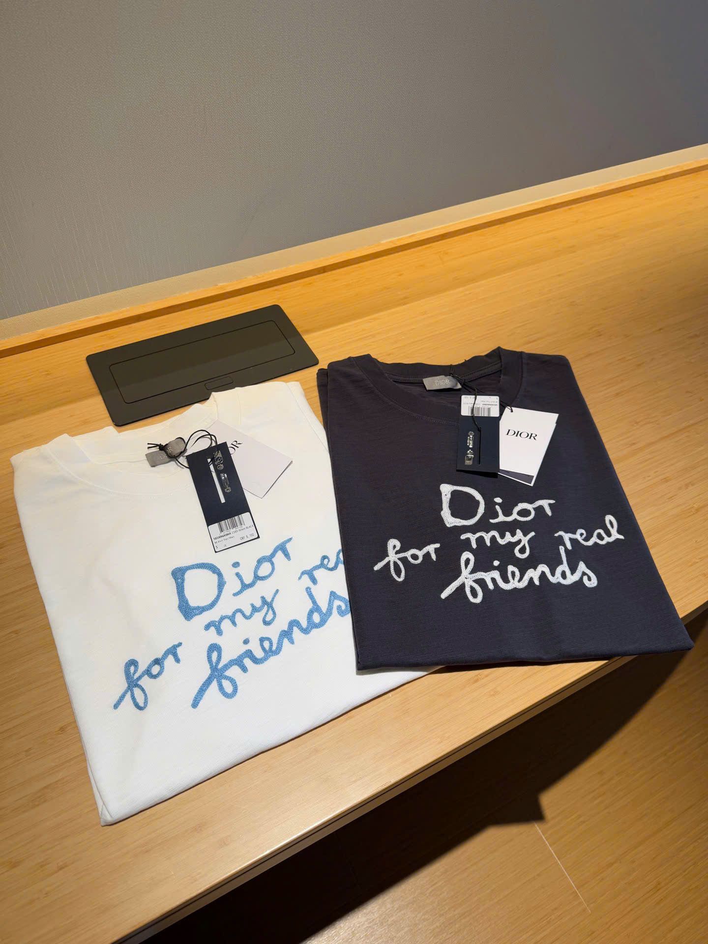 ÁO THUN DIOR FRIEND HYLTON NEL (WHITE)