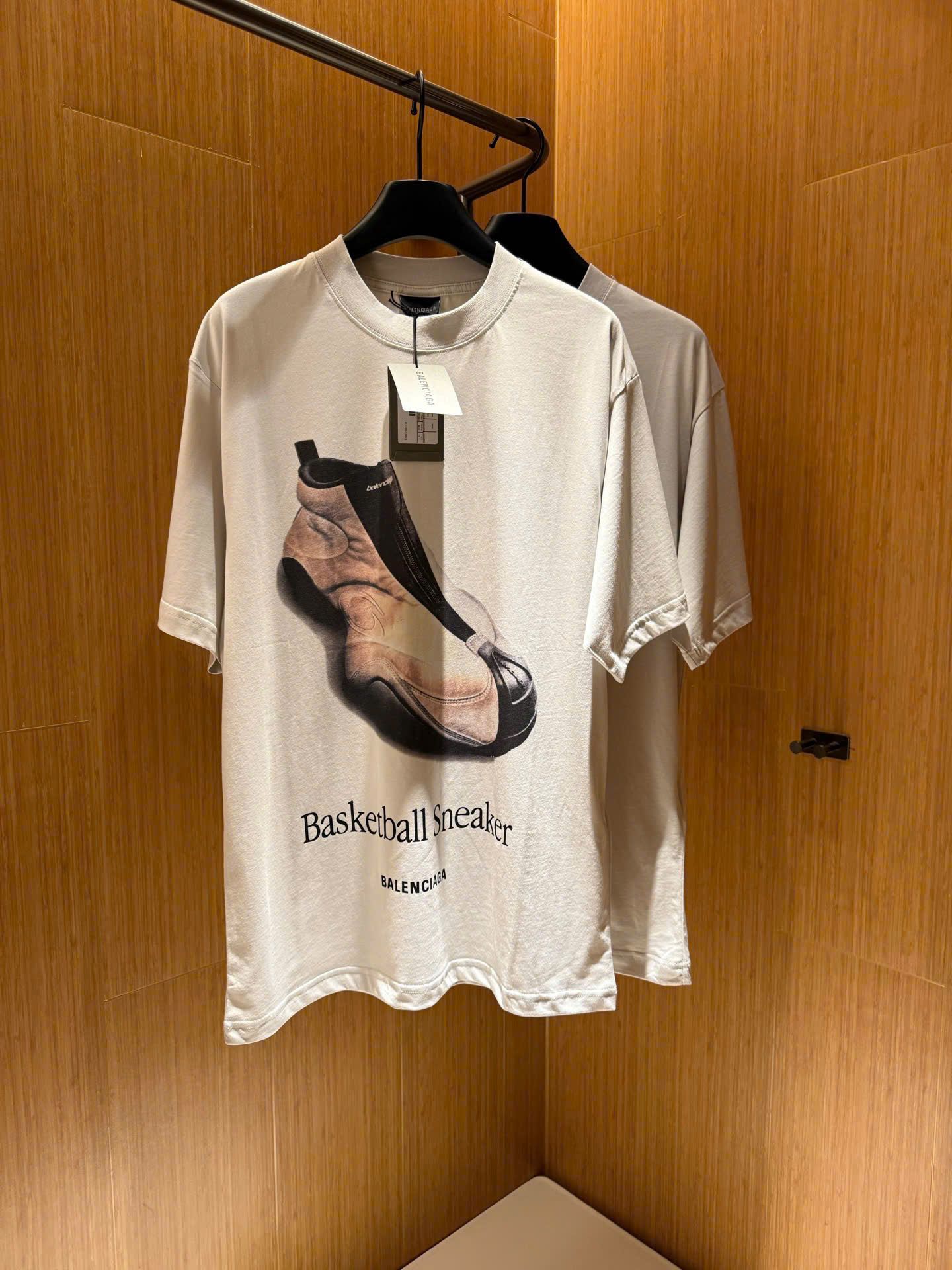 ÁO THUN BALENCIAGA BLCG BASKETBALL SNEAKER (WHITE)