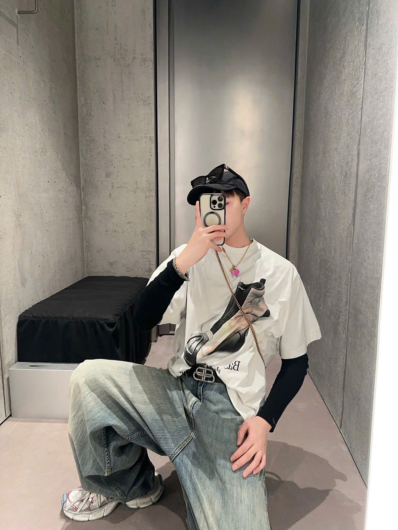 ÁO THUN BALENCIAGA BLCG BASKETBALL SNEAKER (WHITE)