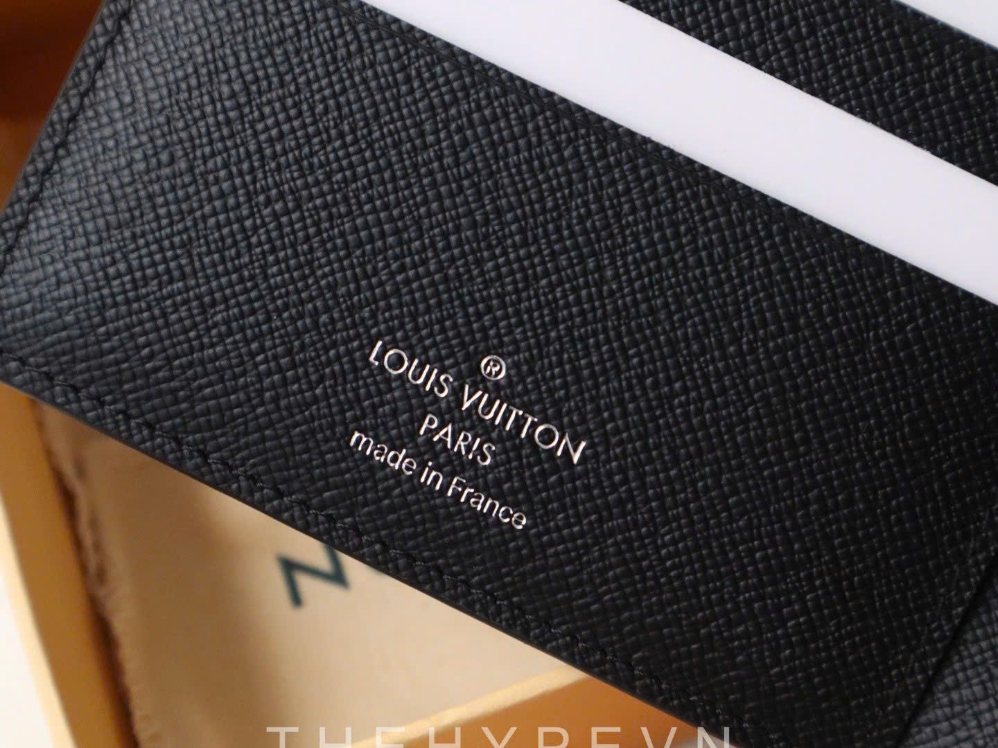 VÍ NGẮN LOUIS VUITTON LV TAIGA (BLACK)