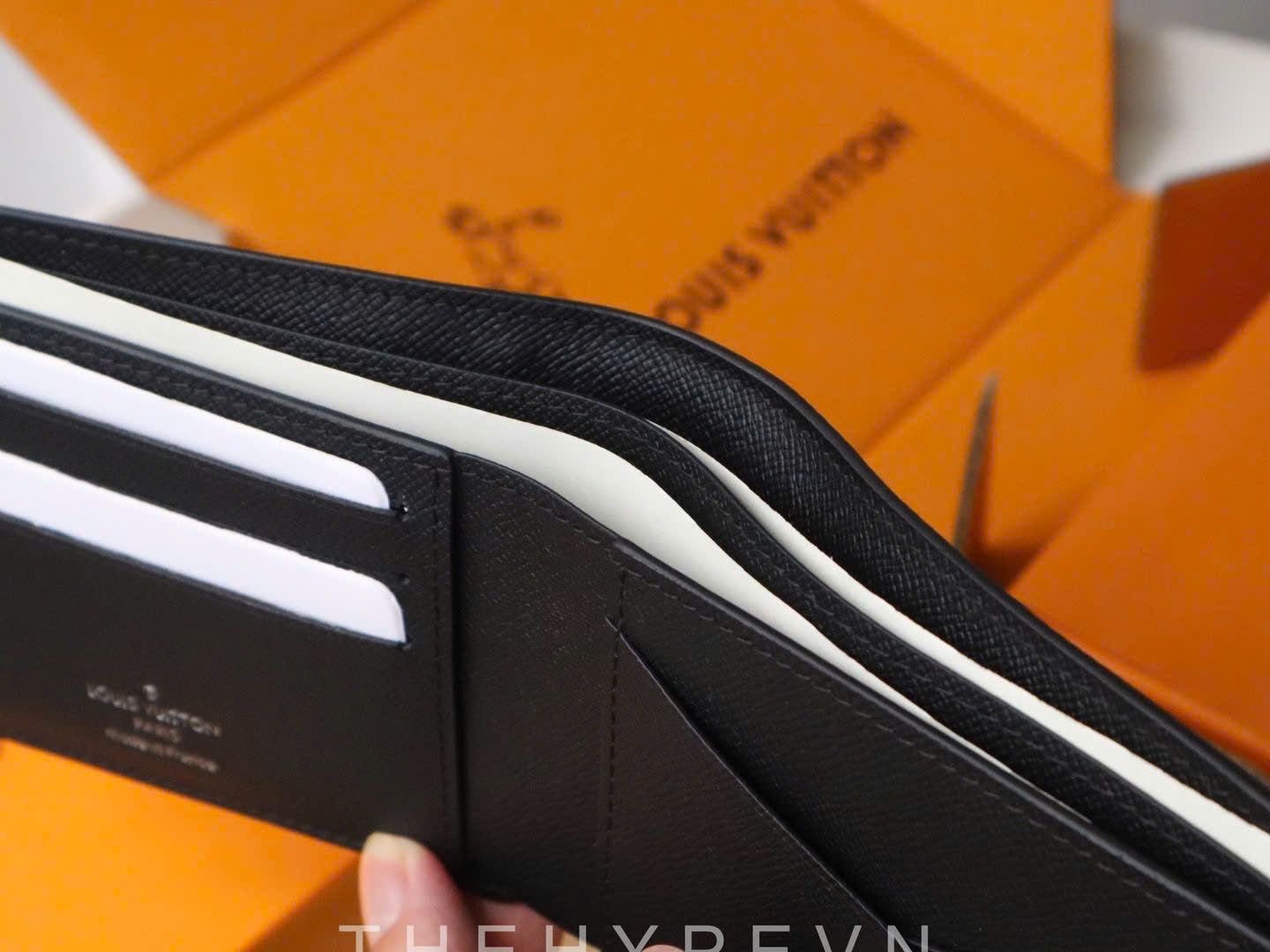 VÍ NGẮN LOUIS VUITTON LV TAIGA (BLACK)