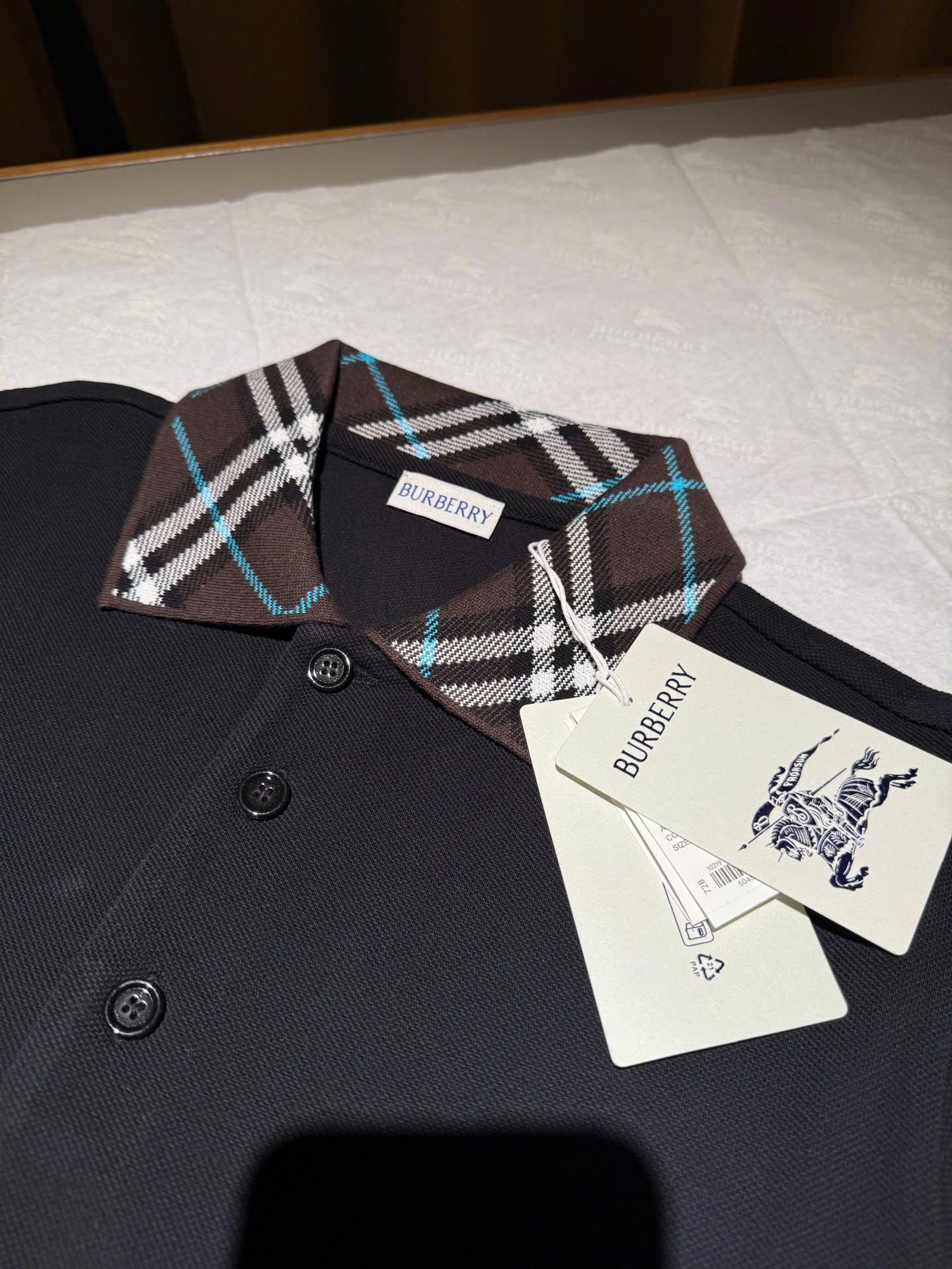 ÁO POLO BURBERRY BBR WOVEN COLLAR (BLACK)