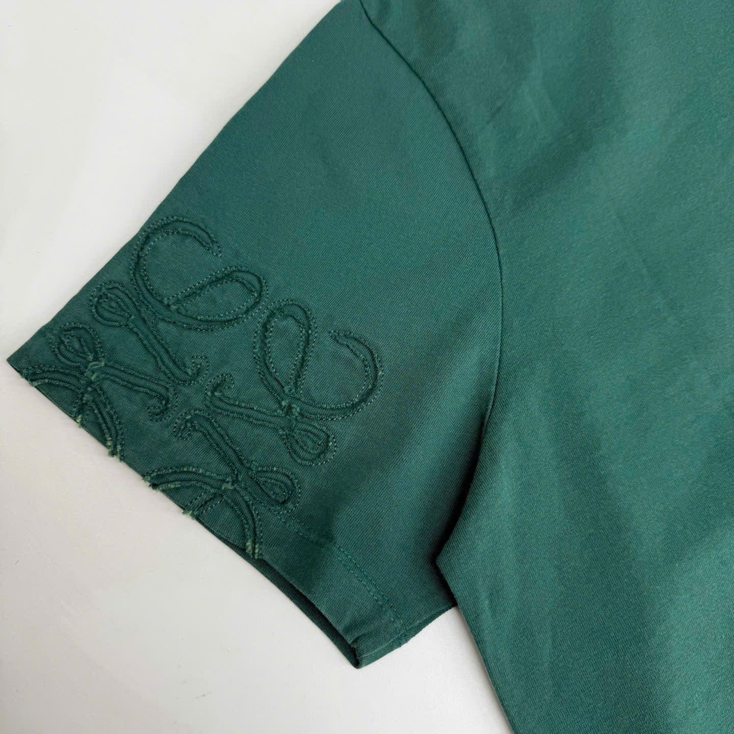 ÁO THUN LOEWE ANAGRAM SLEEVE CUT OUT (DARK GREEN)