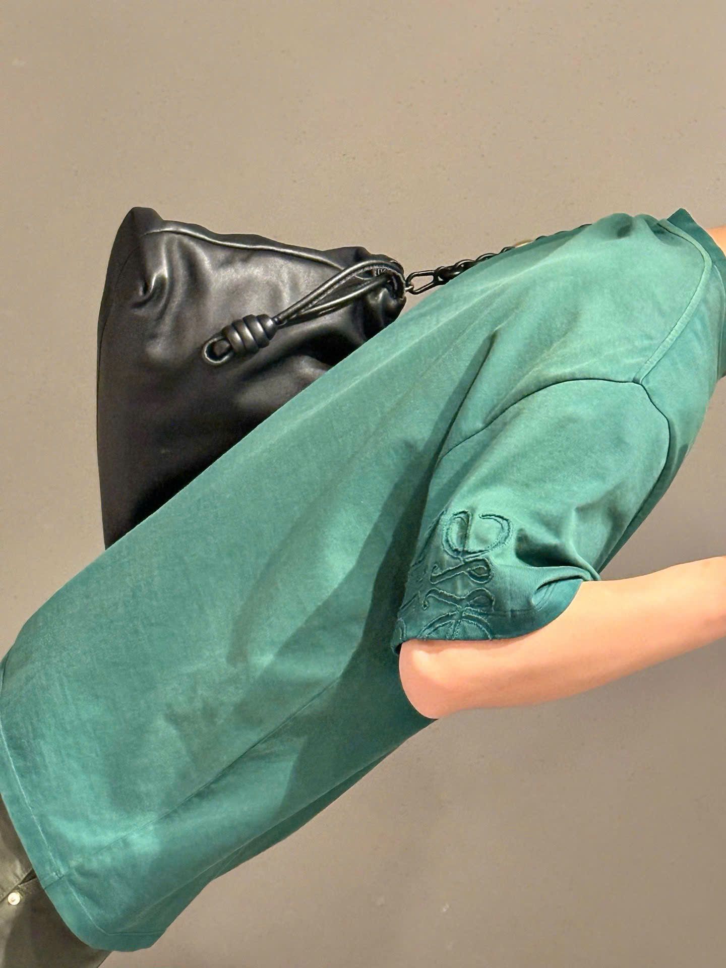 ÁO THUN LOEWE ANAGRAM SLEEVE CUT OUT (DARK GREEN)