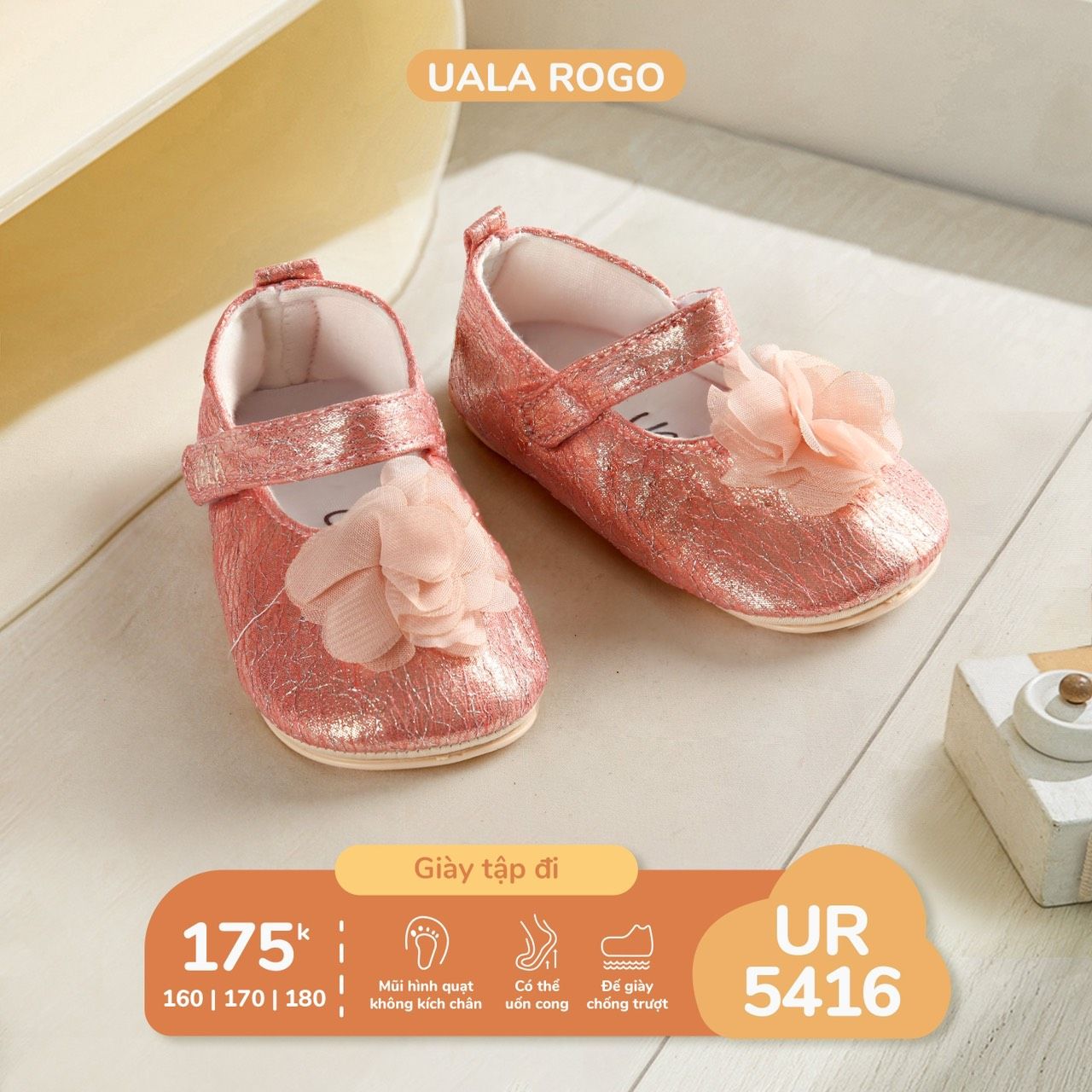 Giày tập đi cho bé gái đính hoa UR 5416
