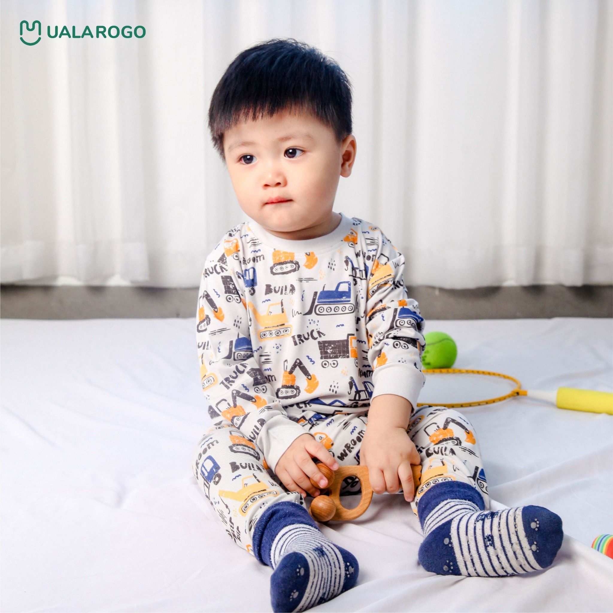 Bộ Dài Tay Ô Tô Ba Màu UR 2303