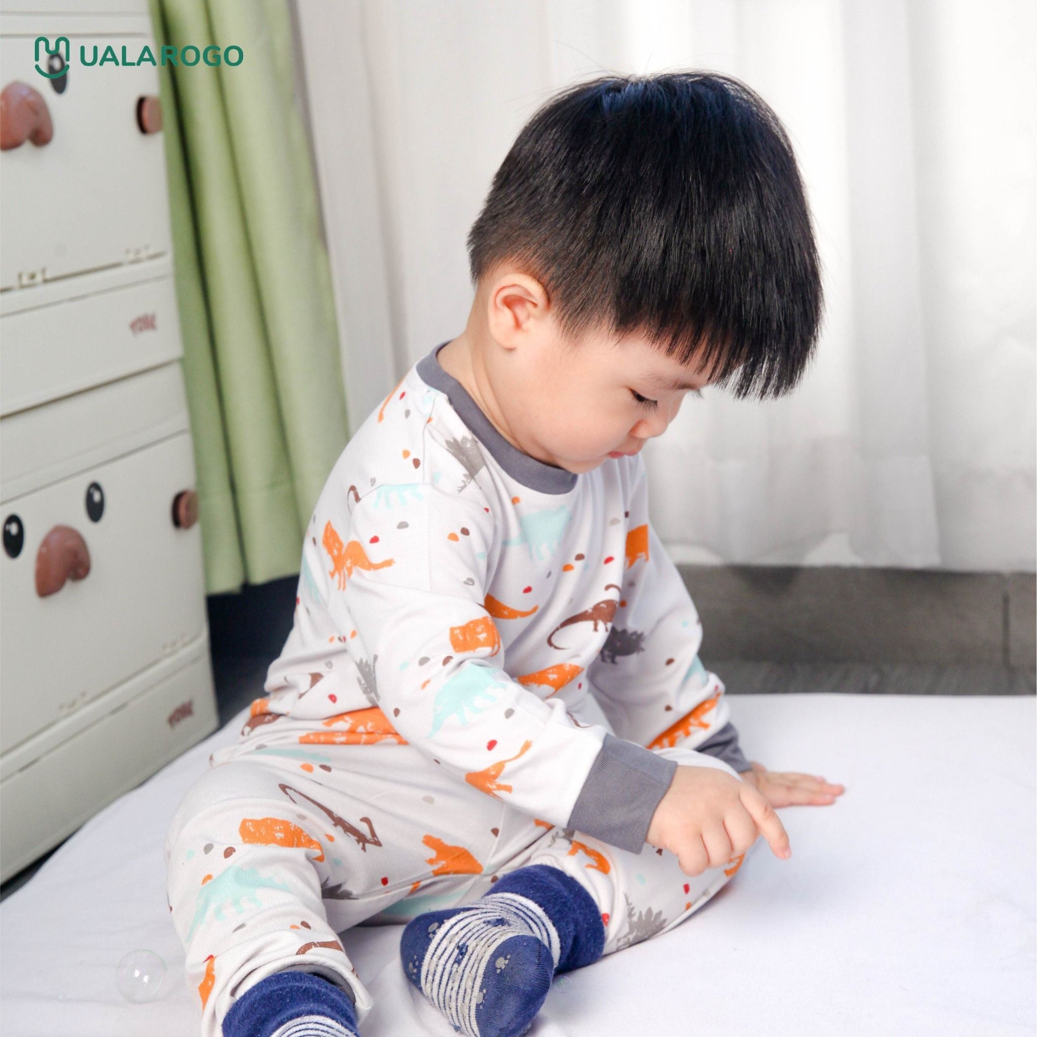 Bộ Dài Tay Hoạ Tiết Ô Tô UR 2304