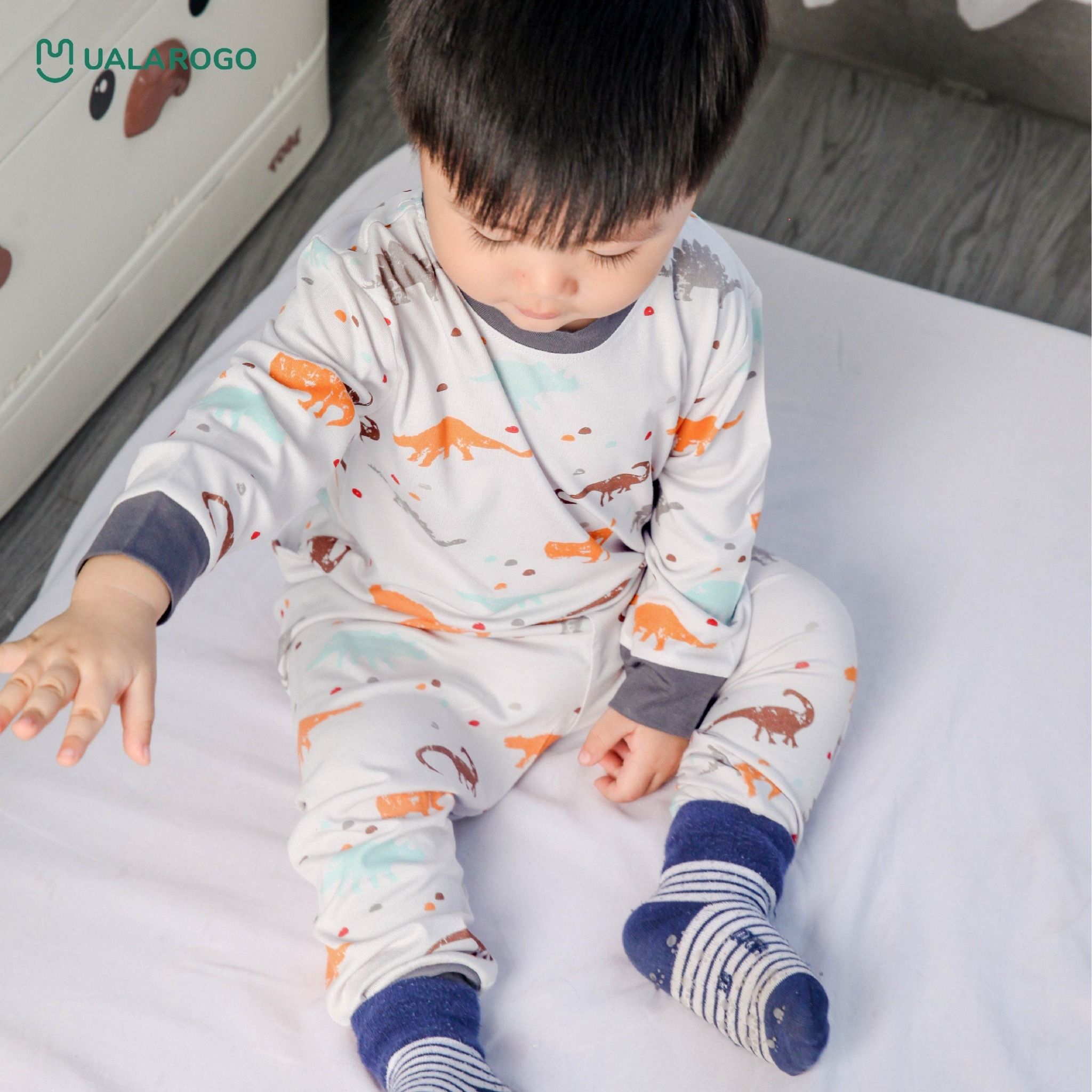 Bộ Dài Tay Hoạ Tiết Ô Tô UR 2304