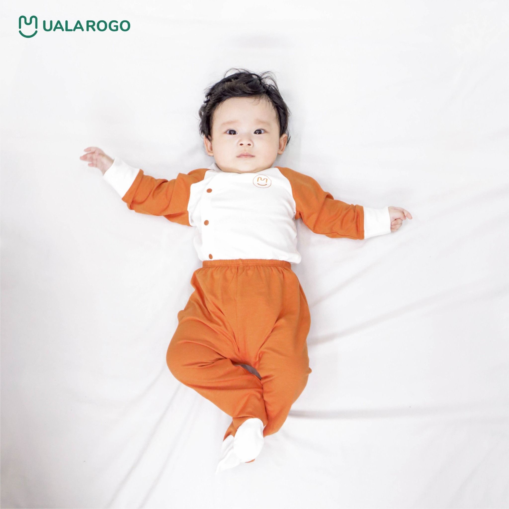 Bộ Dài Tay Sơ Sinh Liền Bao Chân Tay UR 3651
