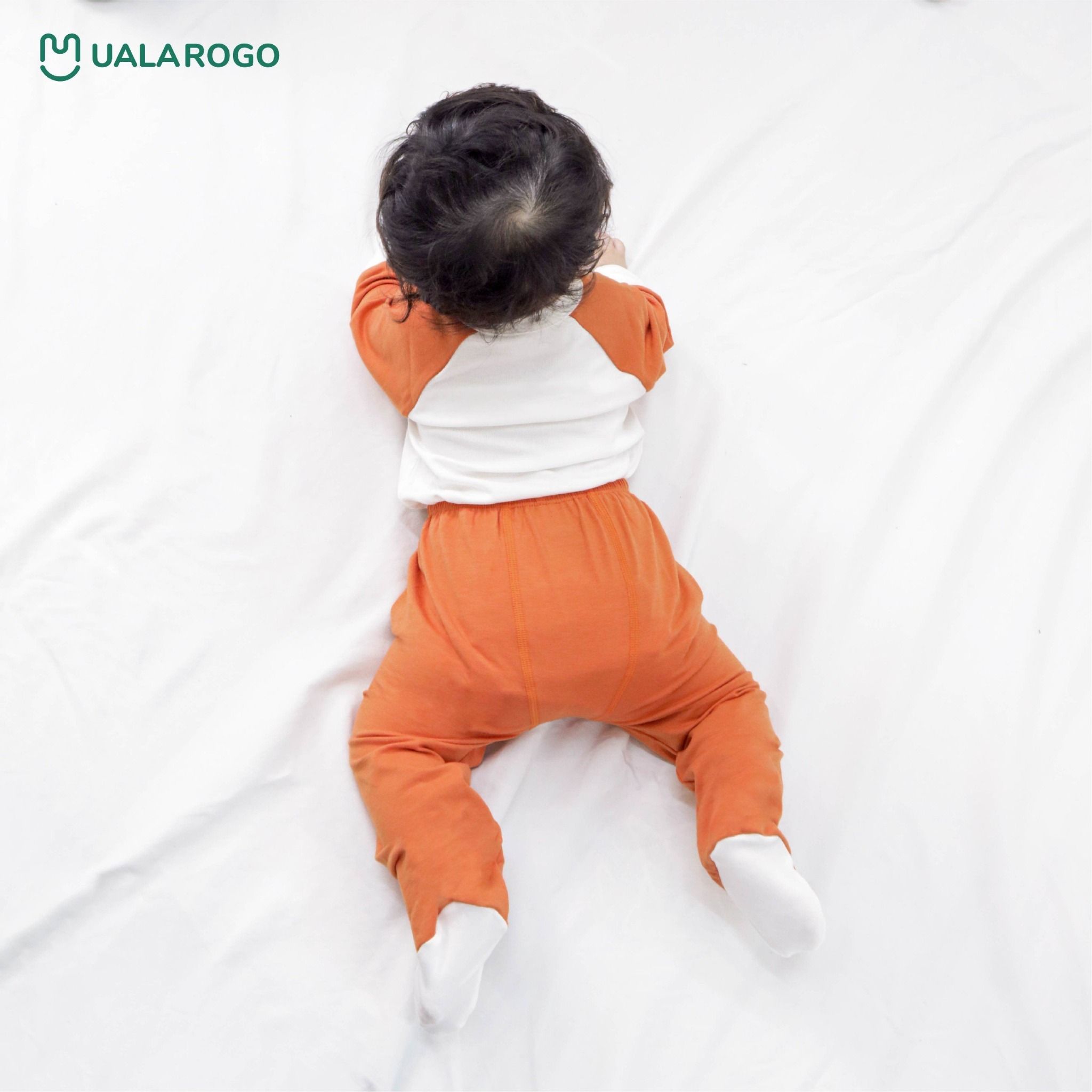 Bộ Dài Tay Sơ Sinh Liền Bao Chân Tay UR 3651
