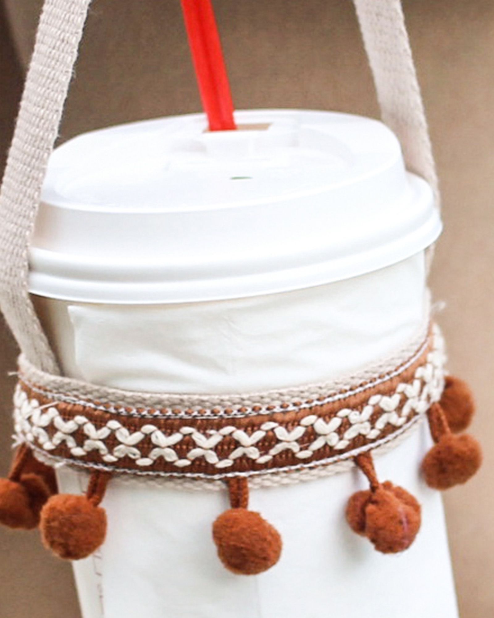  Caramel Pompom Cup Holder 