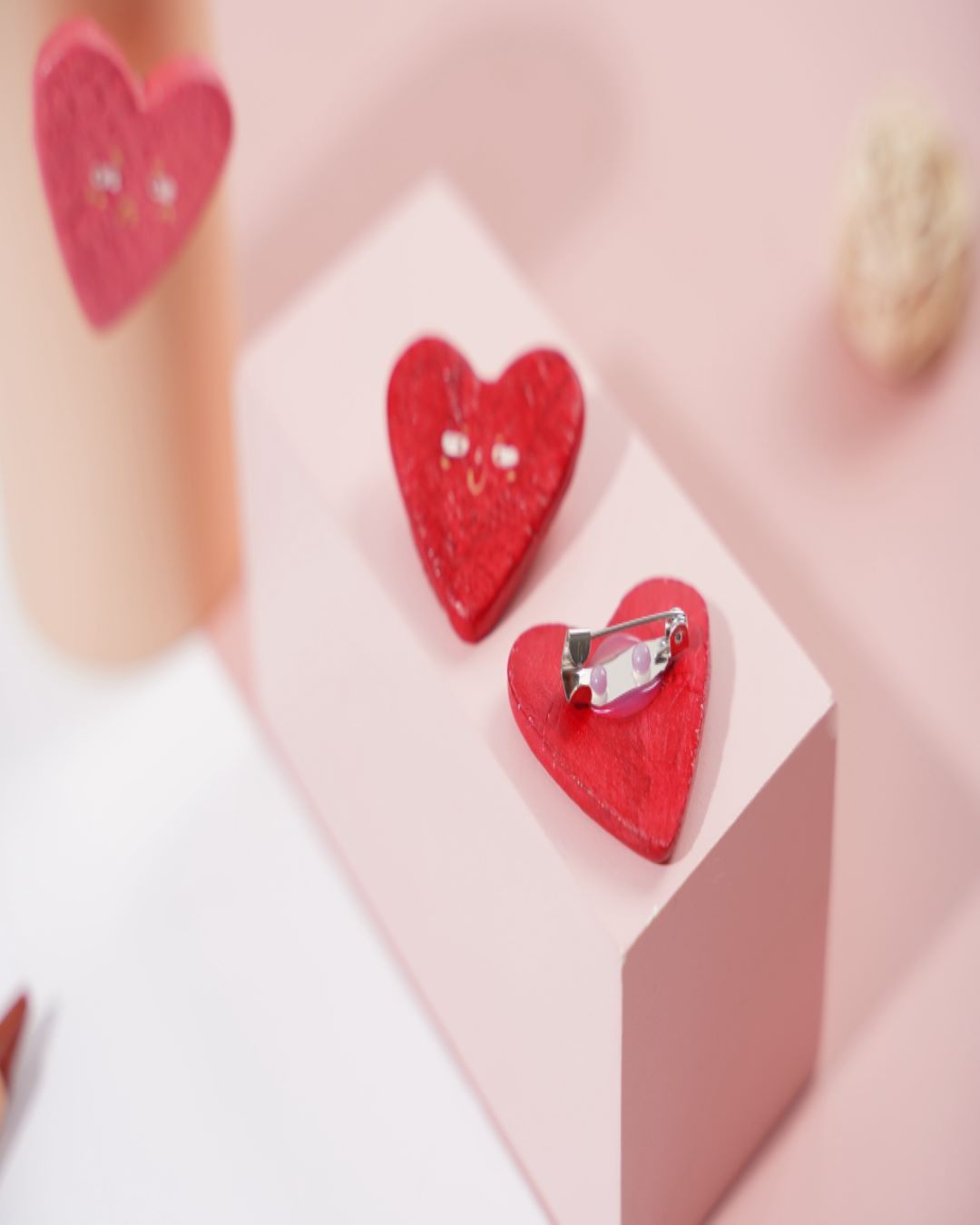 Pin Heart Face - Mặt trái tim