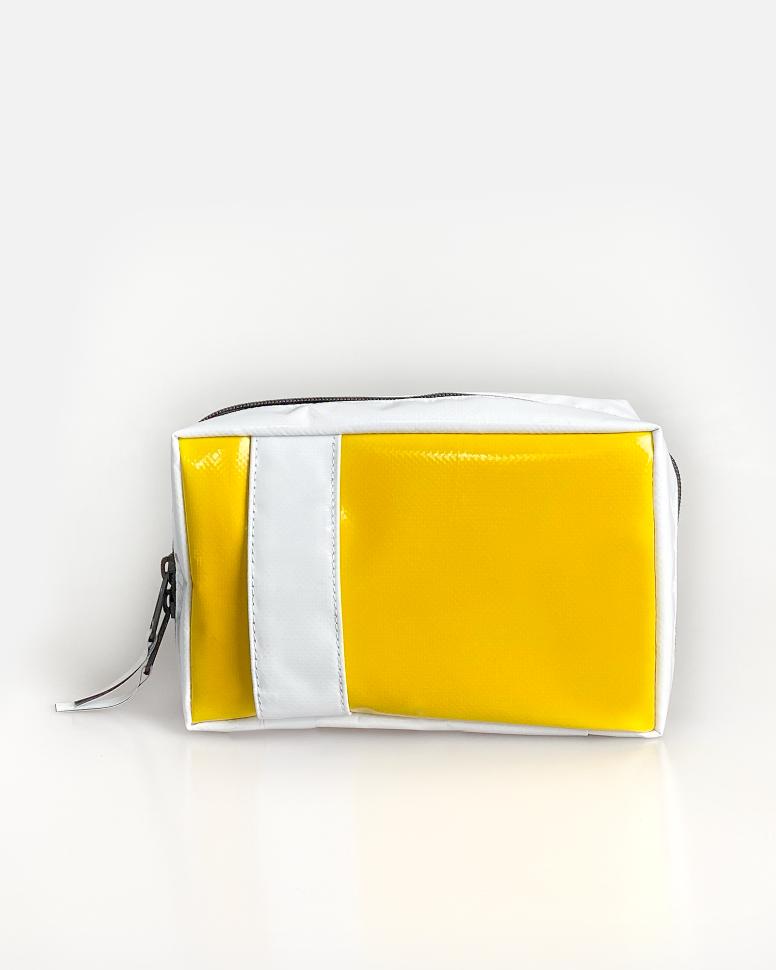 Used Tarp Toiletries Bag Tri Ai Kia 01