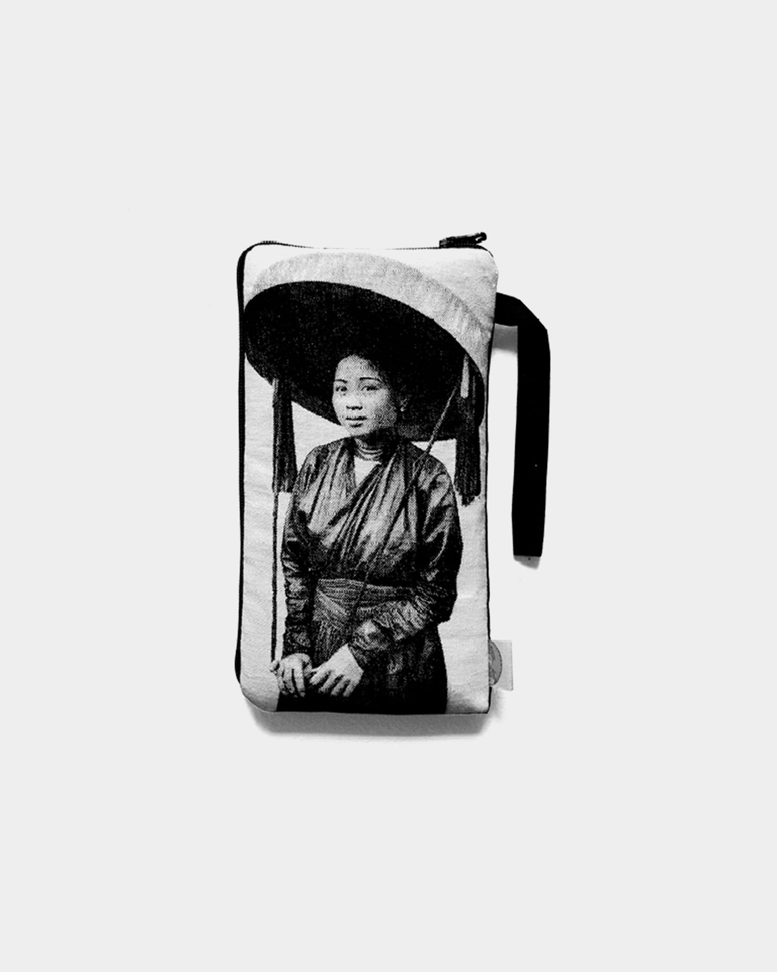 Phone Pouch - Femme Au Grande Chapeau