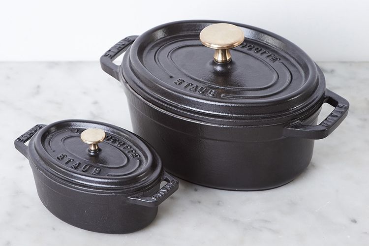 Nồi Gang Staub Oval Đen