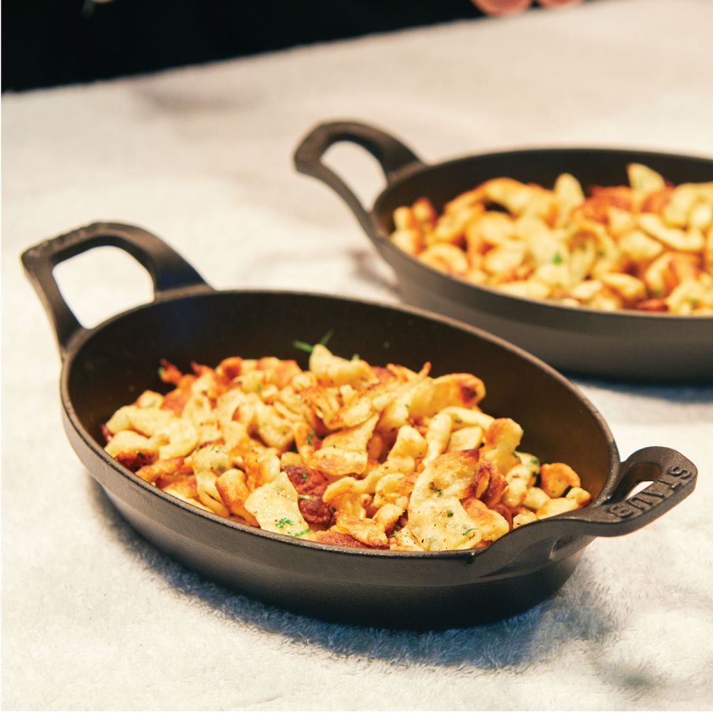 Staub - Khay Oval Màu Đen