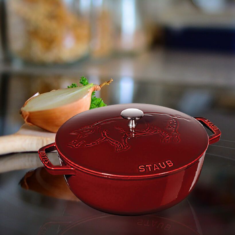Staub - Nồi Tròn Nắp Có Hình Heo Màu Đỏ Lựu - 24cm