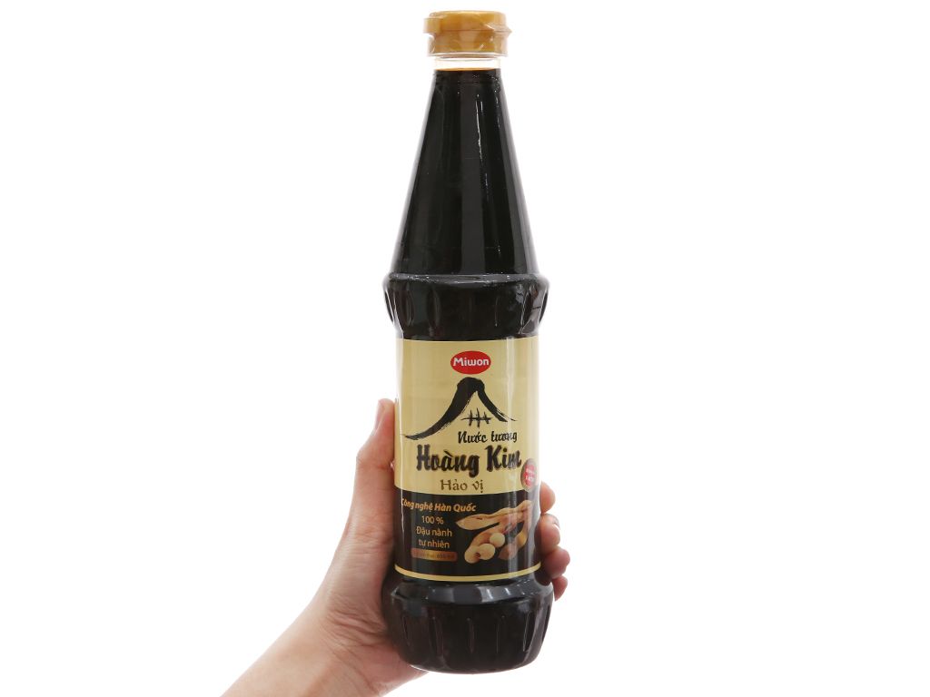 Nước tương hảo vị Hoàng Kim Miwon chai 650ml