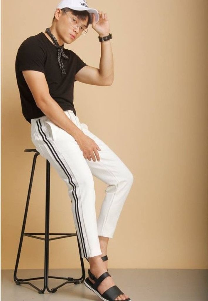 Quần Jogger Nam Trắng Phối Sọc 8G25
