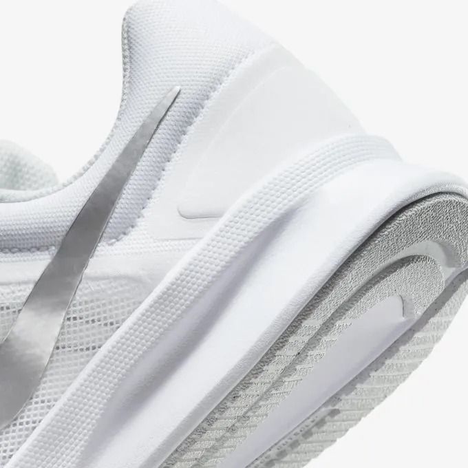 Giày Chạy Nữ NIKE Run Swift 3 DR2698-101